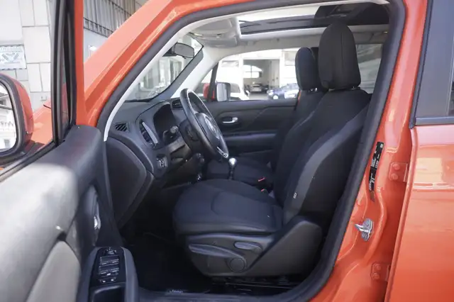 Jeep Renegade view 17