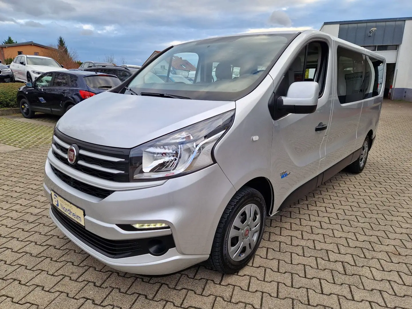 Fiat Talento Kombi L2H1 Family/9-Sitzer/Klima/PDC Silber - 1