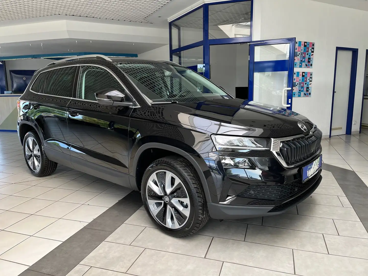 Skoda Karoq 1.5 TSI DSG+AHK+RFK+ACC+Navi+el.Heckkl.++ Zwart - 2