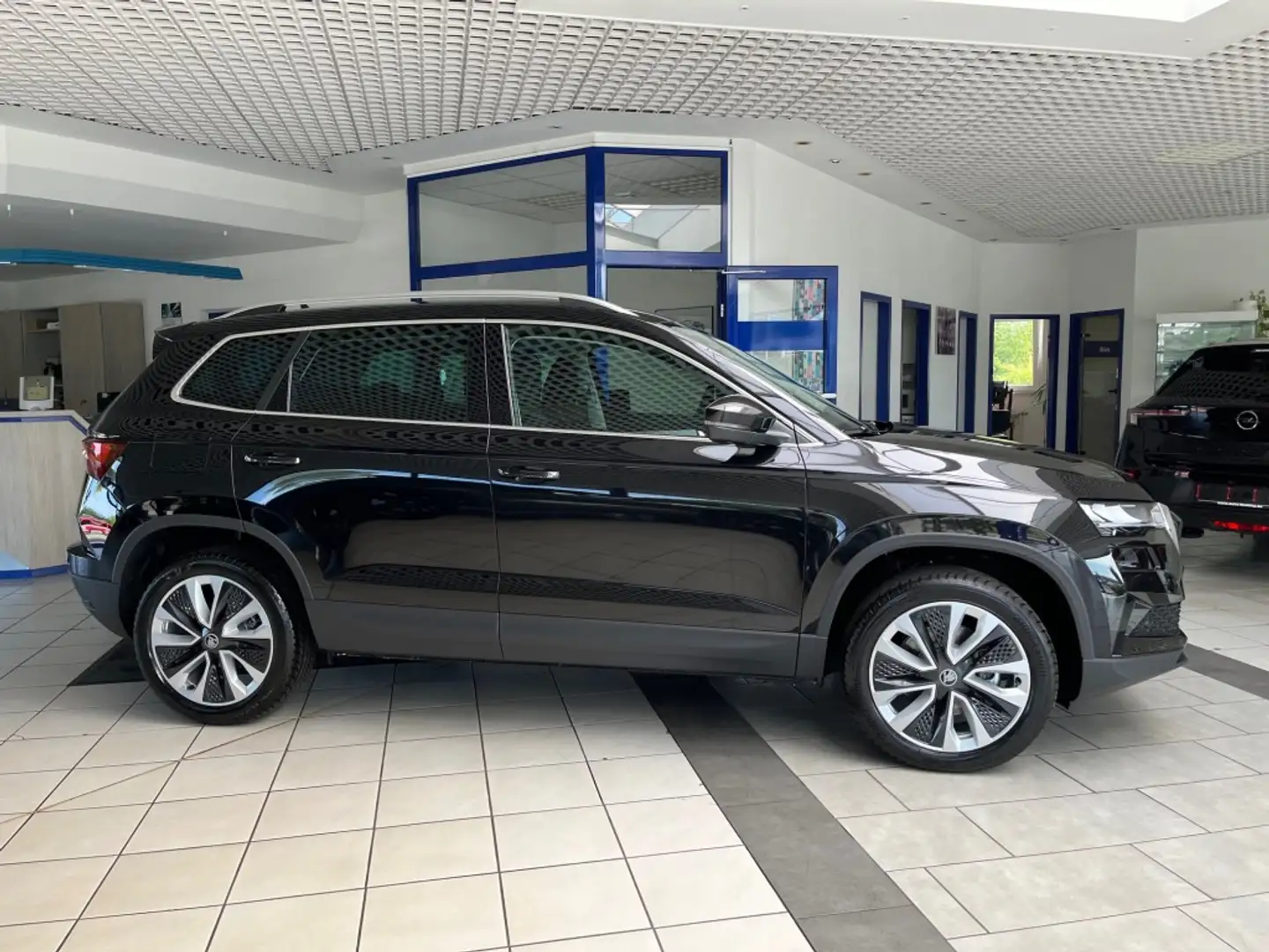 Skoda Karoq 1.5 TSI DSG+AHK+RFK+ACC+Navi+el.Heckkl.++ Schwarz - 1