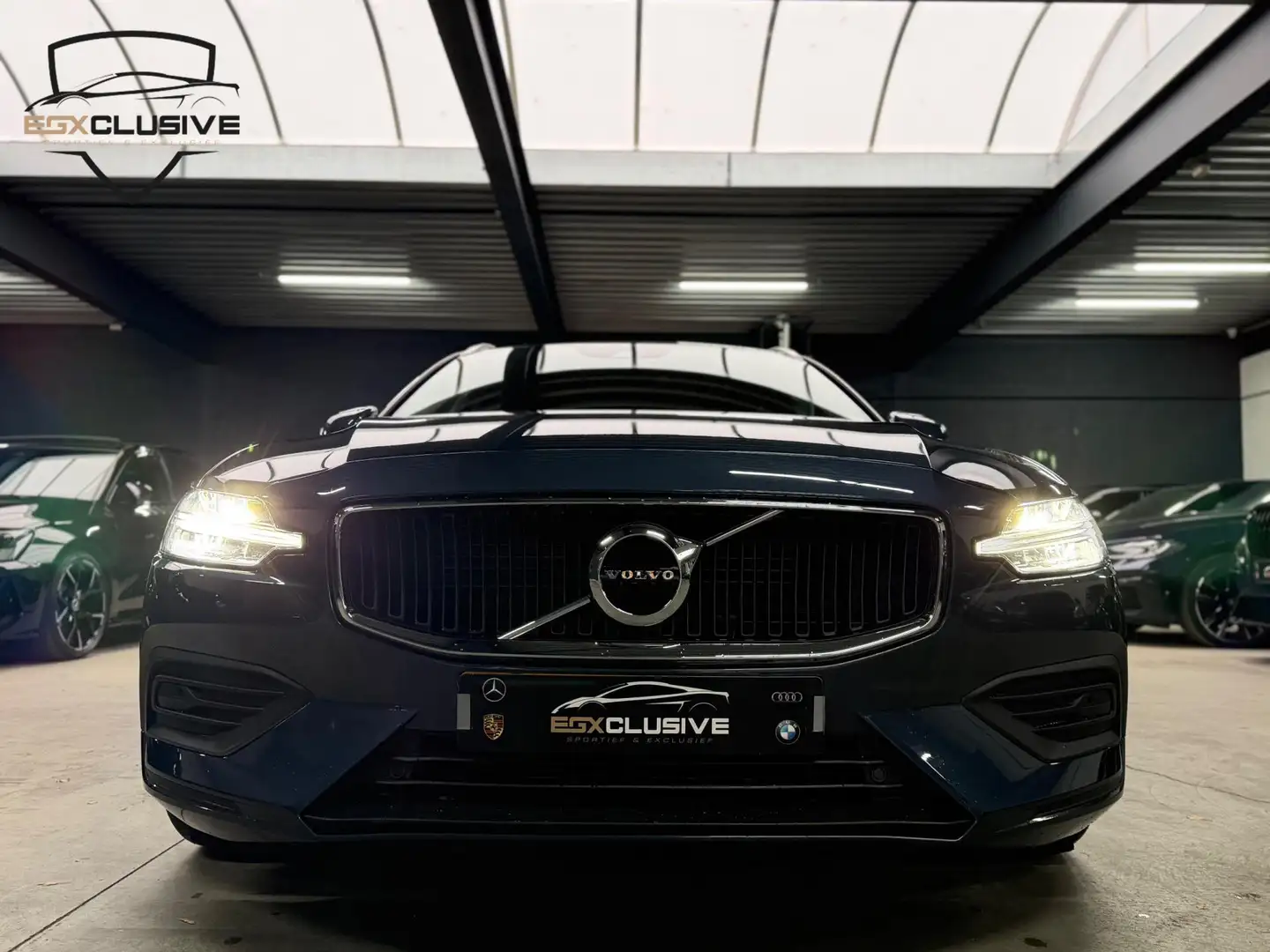 Volvo V60 2.0 B4 Momentum Business | Leder | Adaptive CC |Ca Bleu - 2
