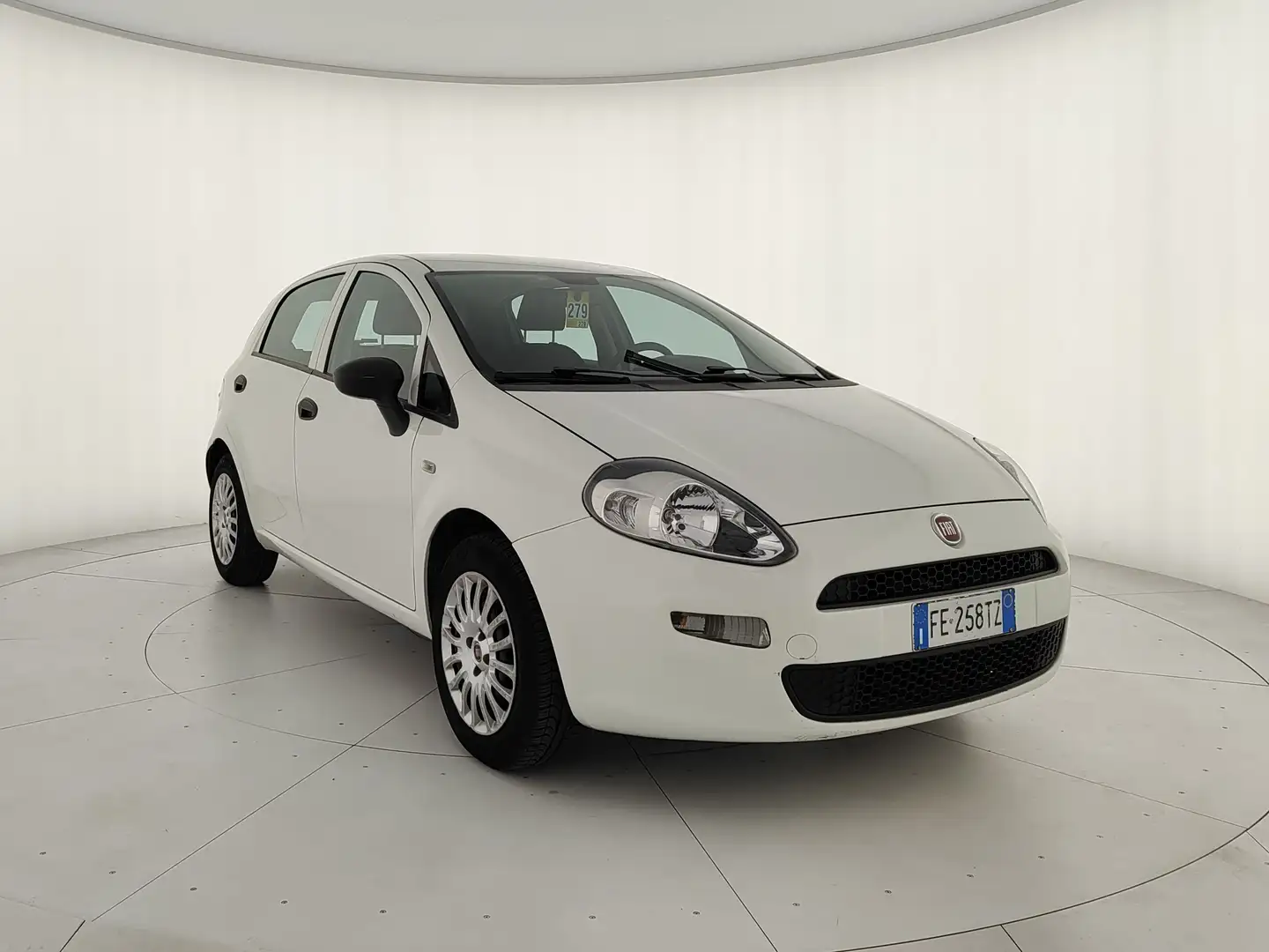 Fiat Punto Punto 5p 1.2 Young c/navi,radio Weiß - 1