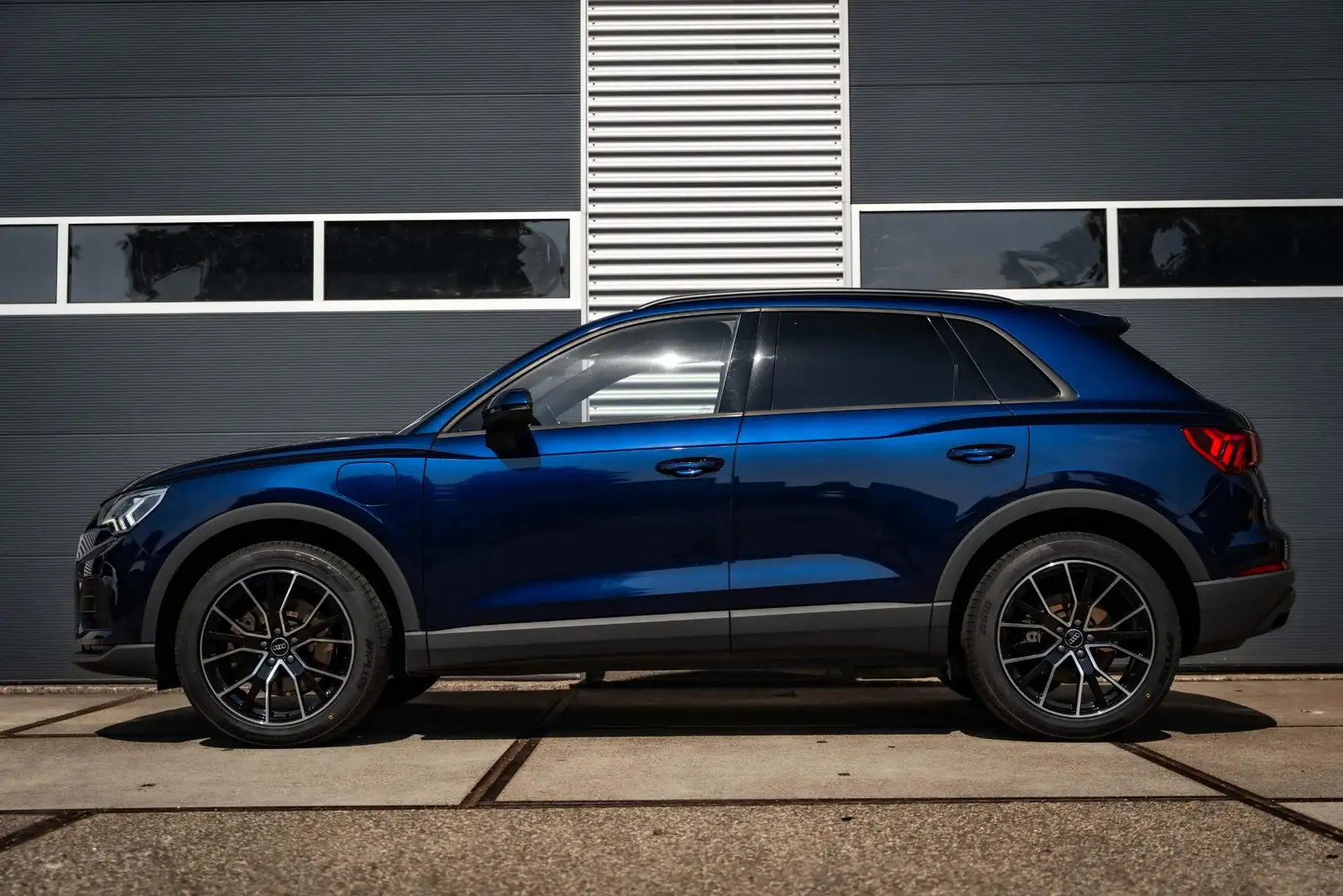 Audi Q3 45 TFSI e S edition |Pano |SONOS |ACC |Camera |Sto Blau - 2