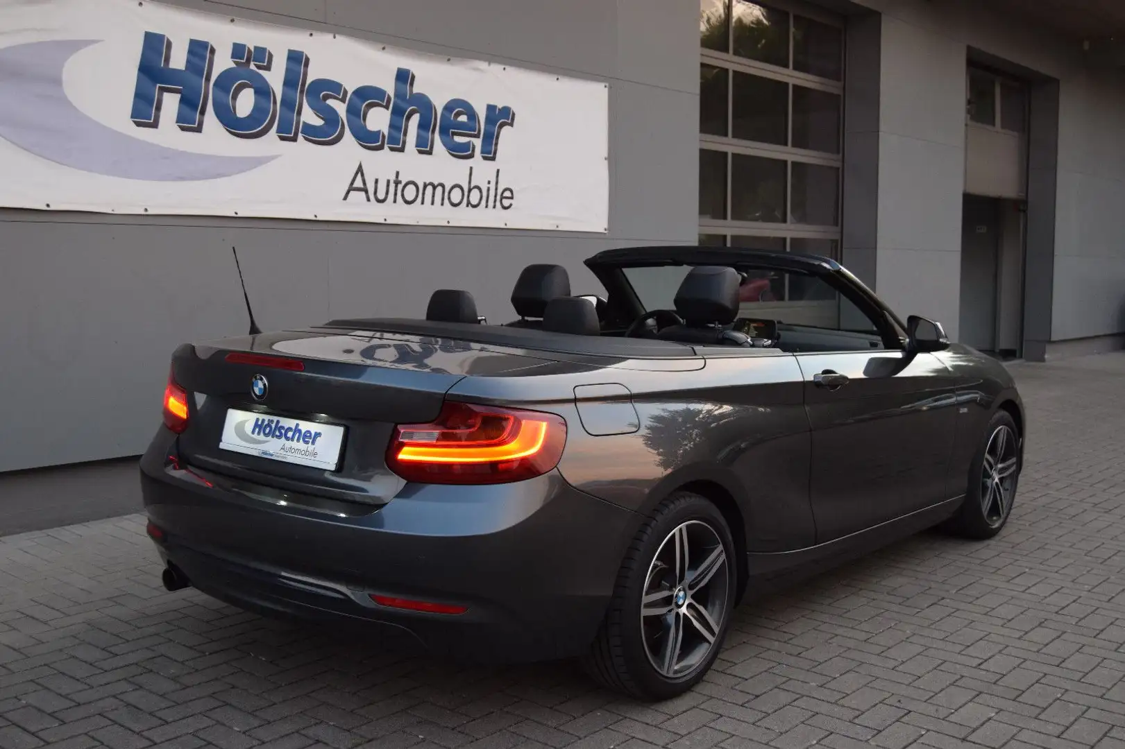 BMW 218 Baureihe 2 Cabrio 218 i Sport Line Grau - 2