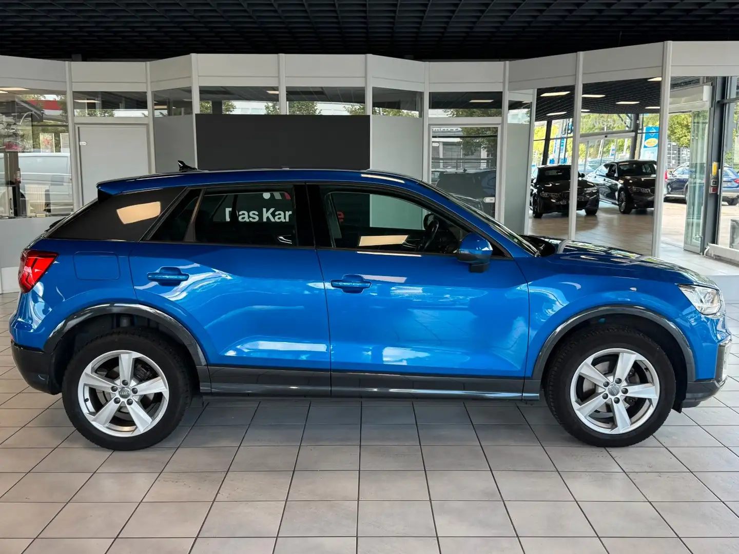 Audi Q2 35 TFSI sport Aut. · Standheizung · Navi Blau - 2