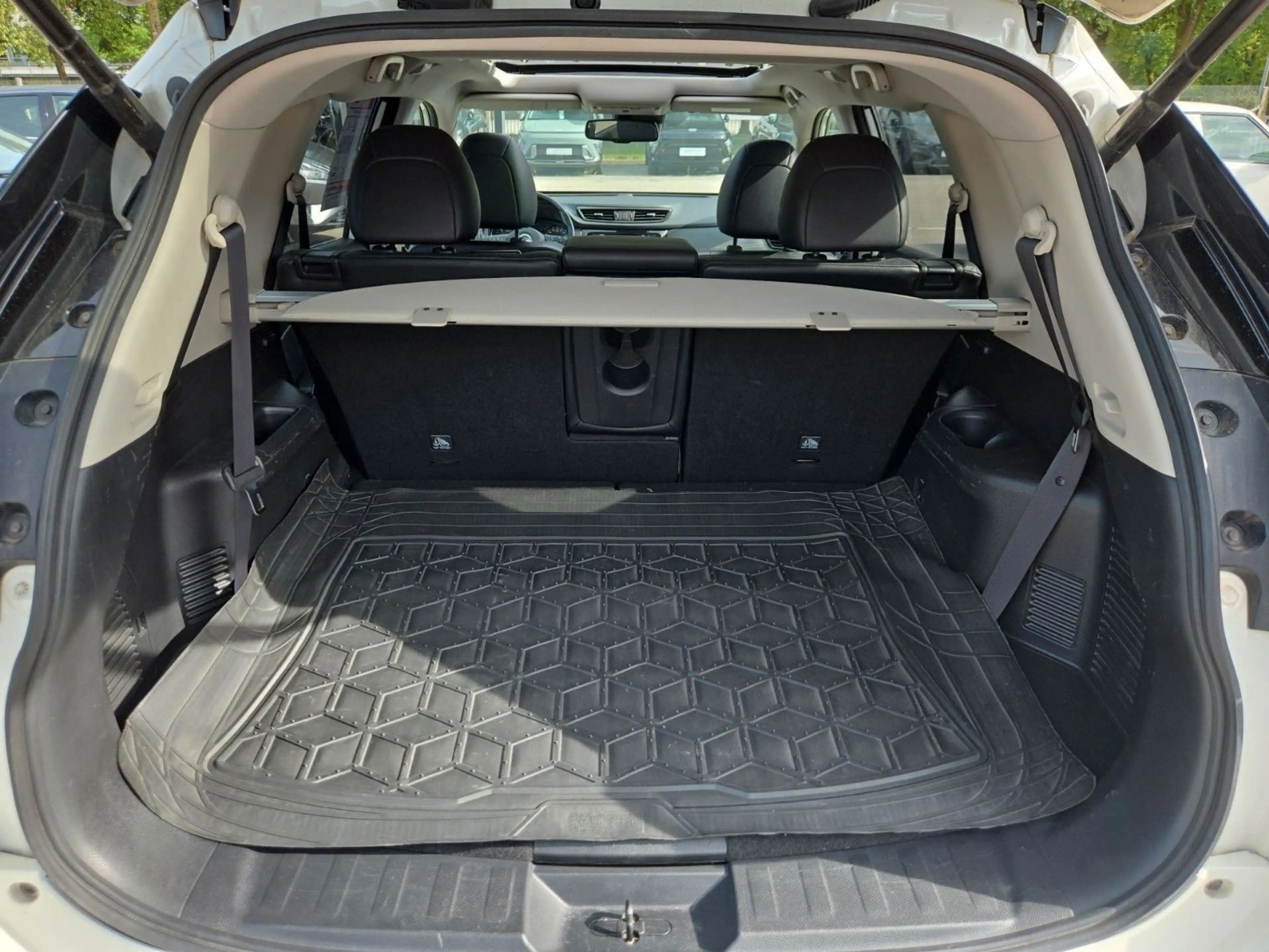 Nissan X-Trail Tekna 2.0 Diesel 4x4 177PS MT 7-Sitzer — photo 12