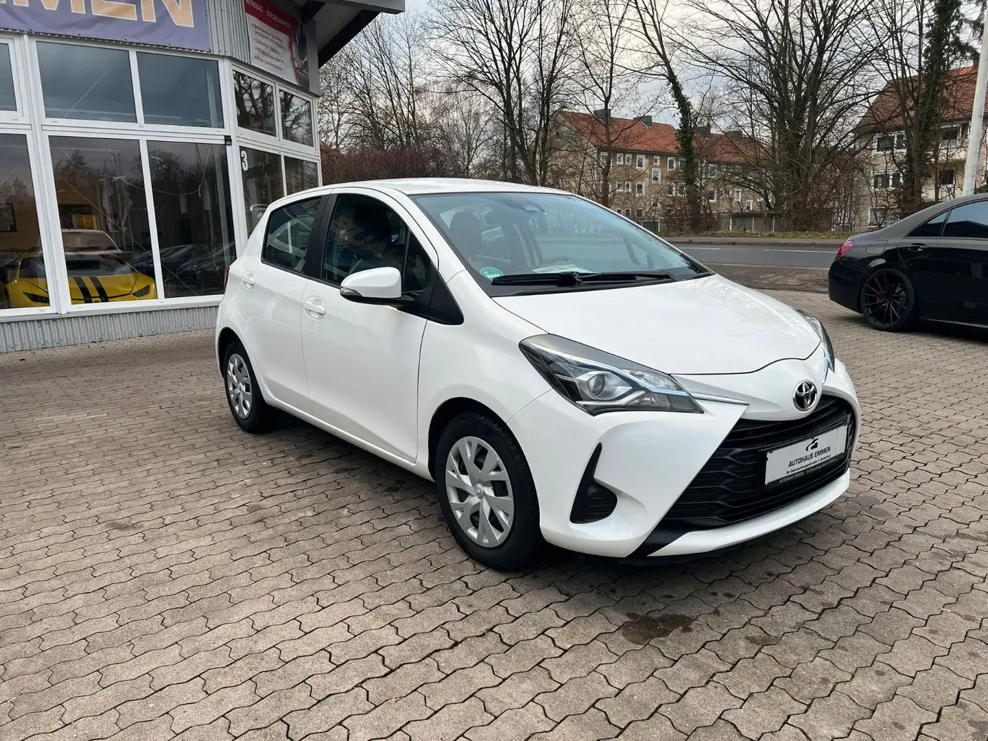 Toyota Yaris 1.0VVT-i Comfort Weiß - 2