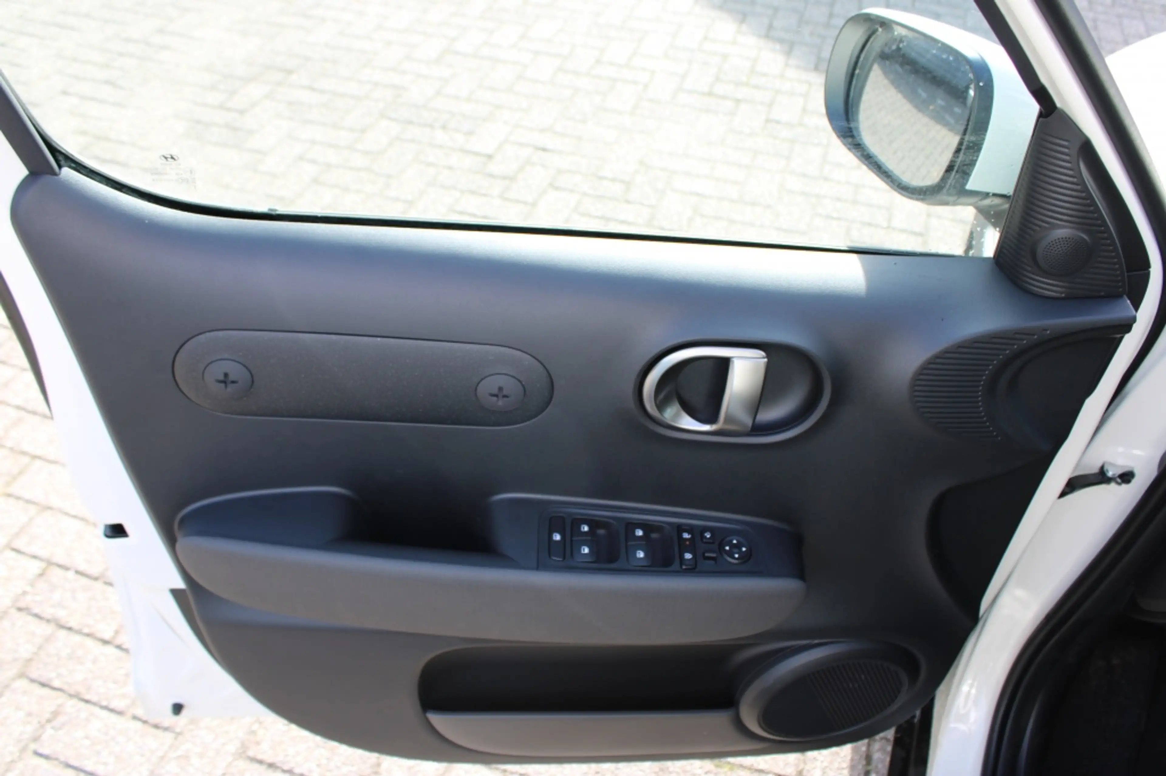 Hyundai Inster Pulse Advanced | 42 kWh | Inclusief € 2.000,- Voor — photo 8