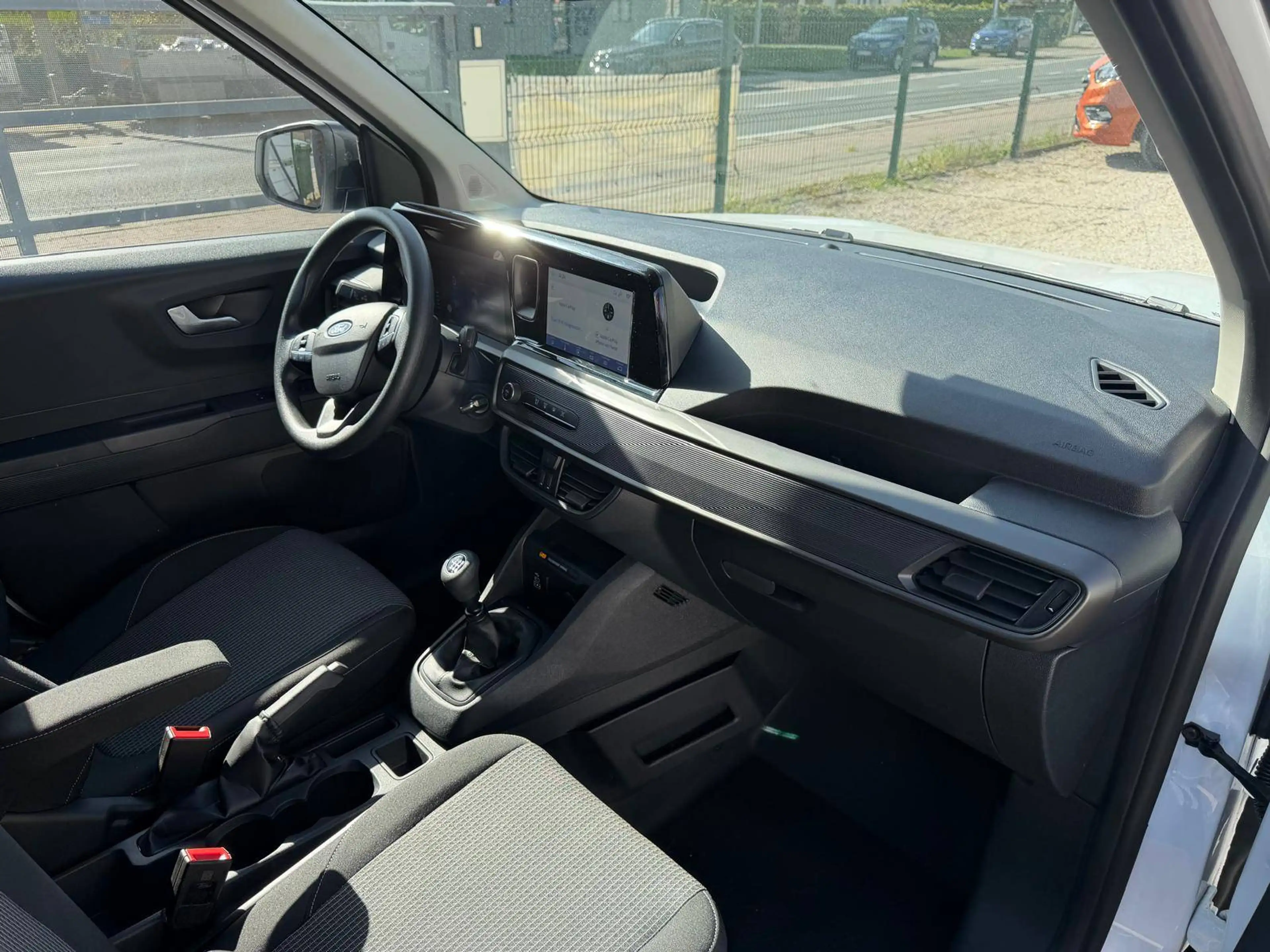 Ford Transit Courier 1.0 BENZ * 125PK * NIEUWSTAAT * 3.000KM!! * LANE * APPLE CARPLAY — photo 10