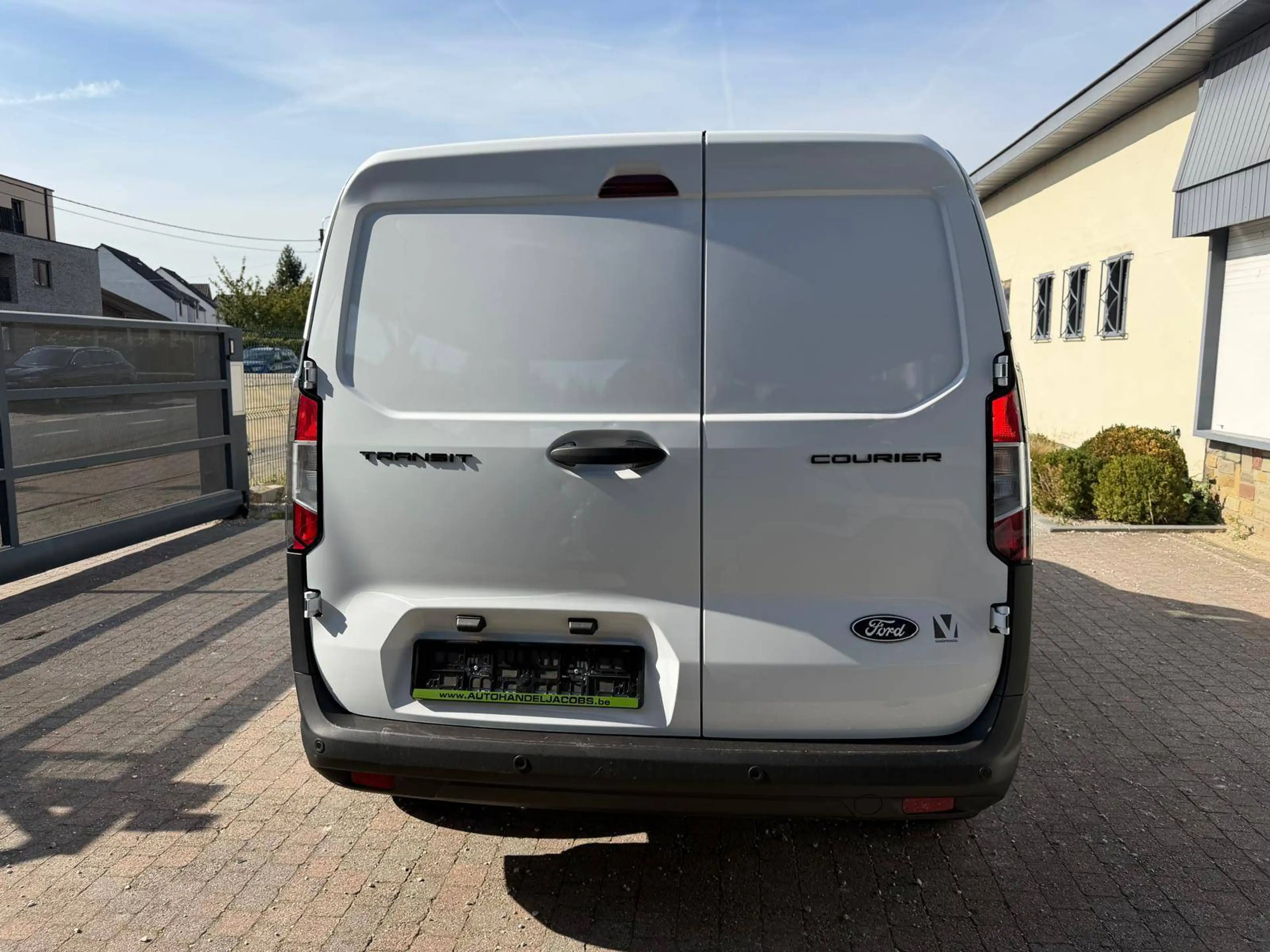 Ford Transit Courier 1.0 BENZ * 125PK * NIEUWSTAAT * 3.000KM!! * LANE * APPLE CARPLAY — photo 6