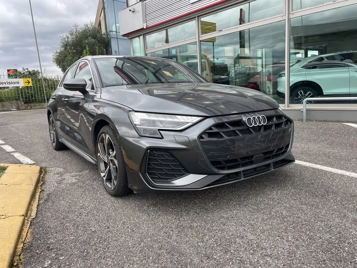 Audi A3 A3 SPB 35 TFSI S tronic S line edition Grau - 2