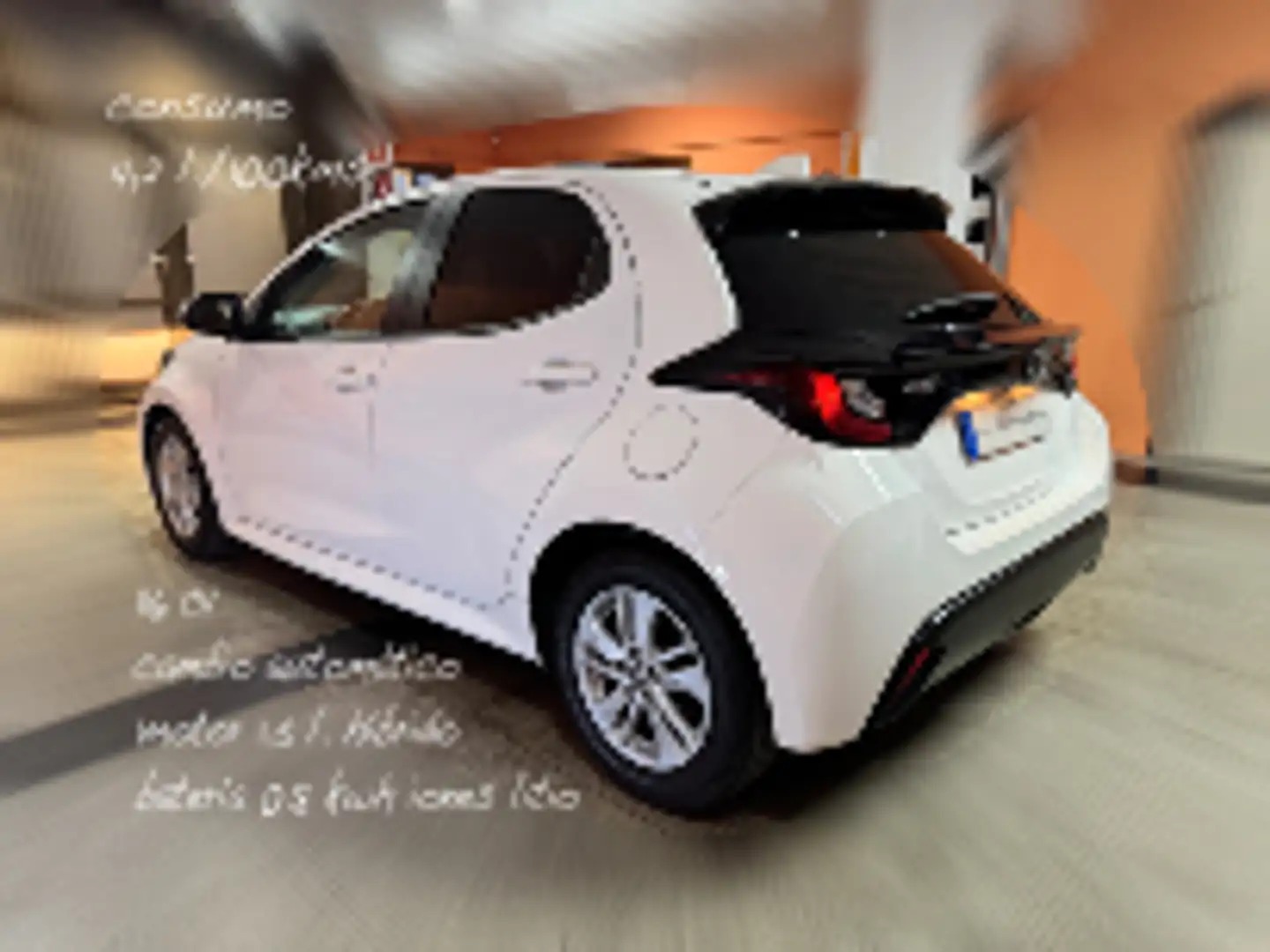 Toyota Yaris 120H 1.5 Business Plus Blanc - 2