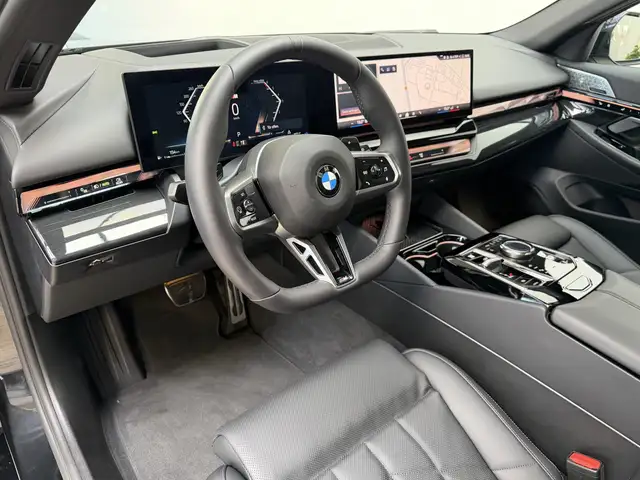 BMW 5 Series view 7