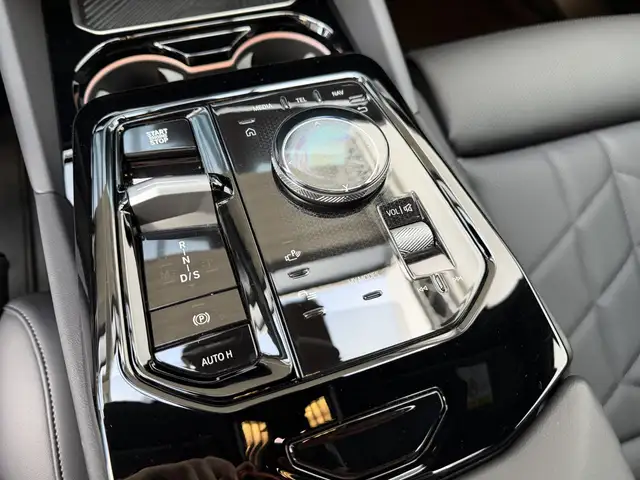 BMW 5 Series view 12