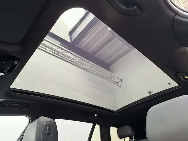 BMW 5 Series view 13