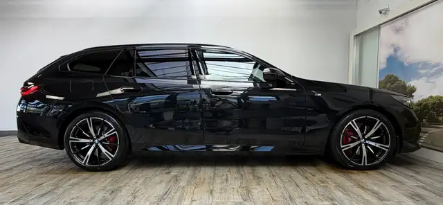 BMW 5 Series view 4