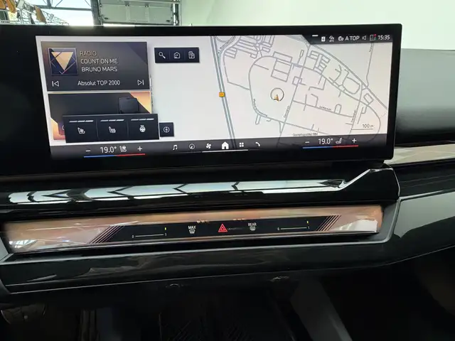 BMW 5 Series view 10