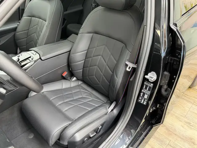 BMW 5 Series view 14