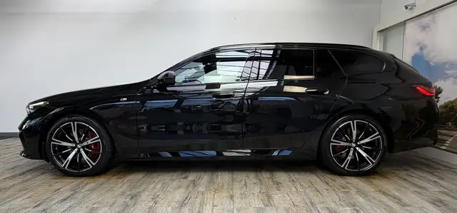 BMW 5 Series view 3