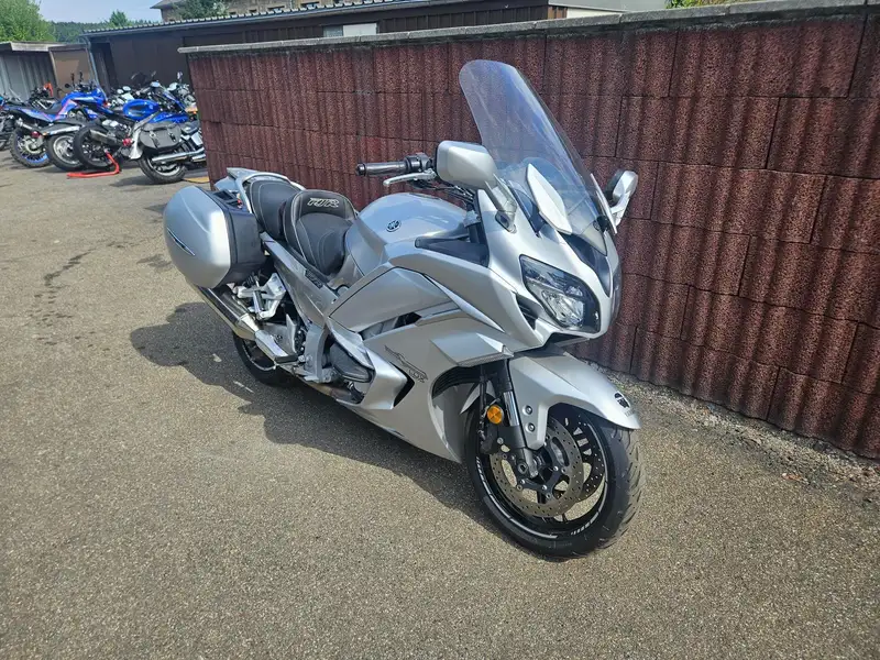 Yamaha FJR 1300 - foto 2