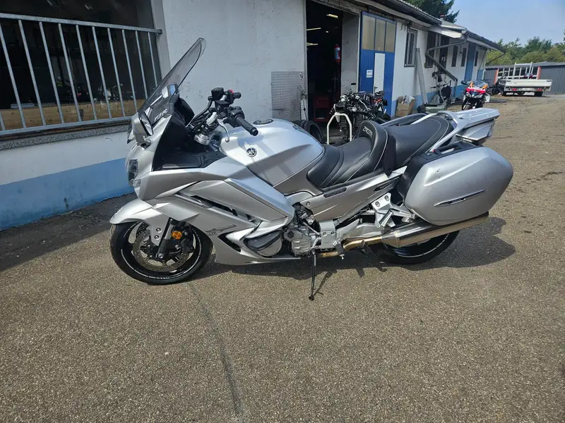 Yamaha FJR 1300 - foto 4