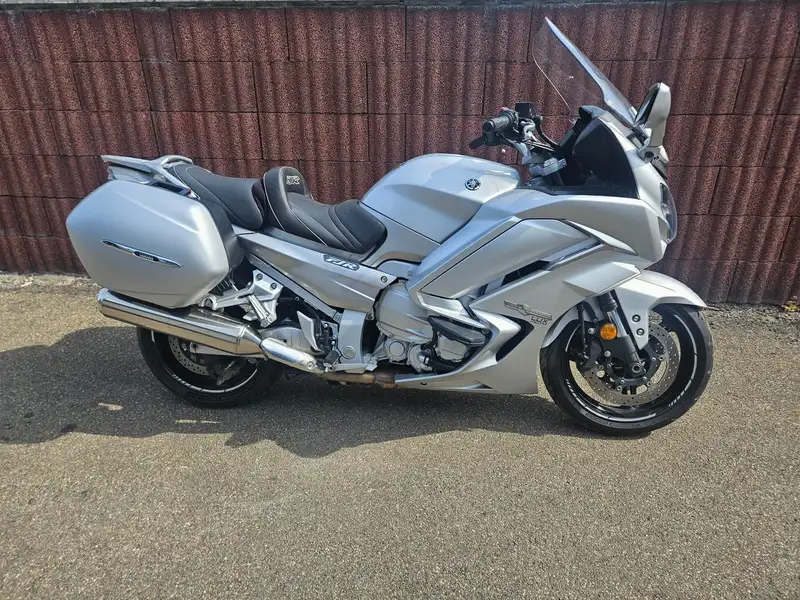 Yamaha FJR 1300 - foto 5