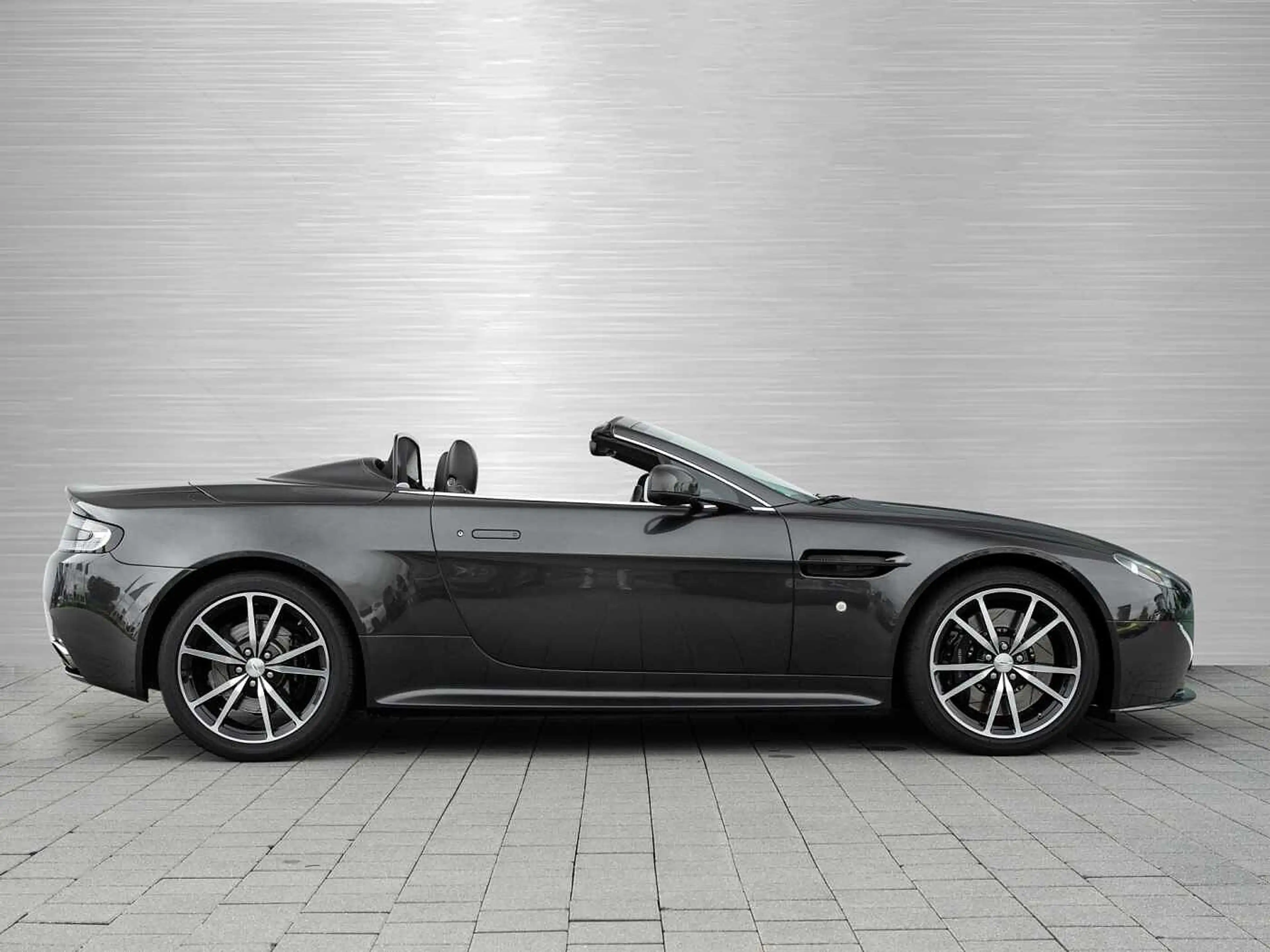 Aston Martin V8 Vantage SP10 Roadster Sportshift — photo 14