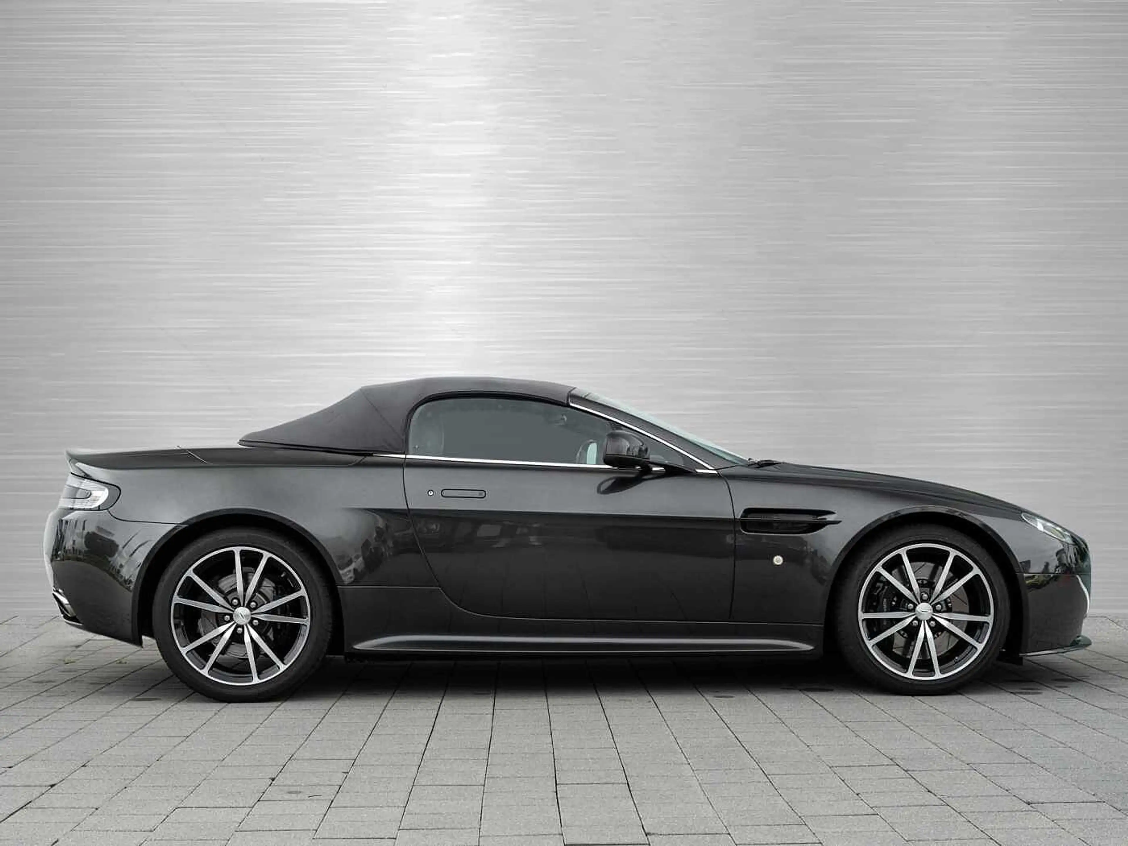Aston Martin V8 Vantage SP10 Roadster Sportshift — photo 13
