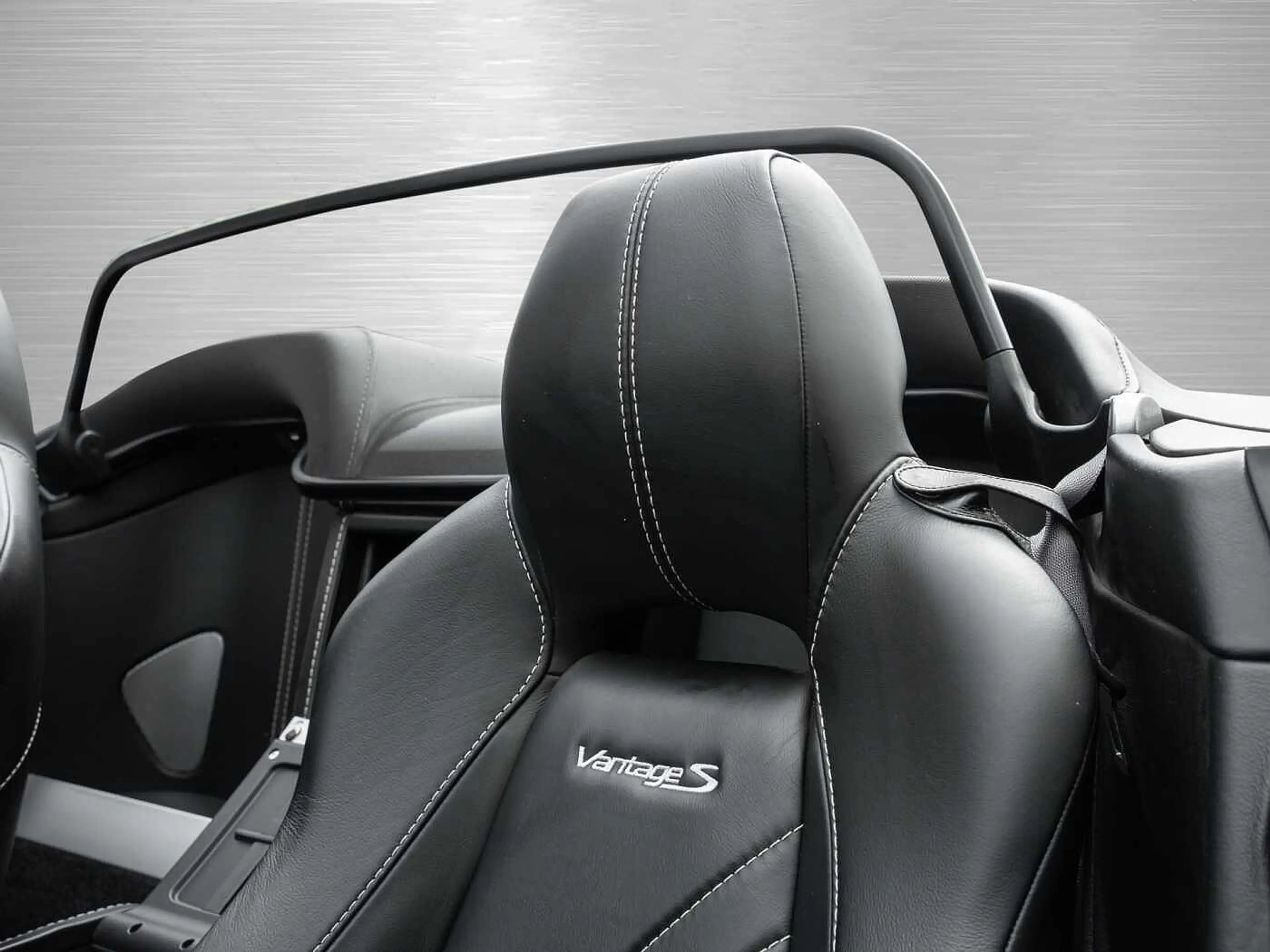 Aston Martin V8 Vantage SP10 Roadster Sportshift — photo 5