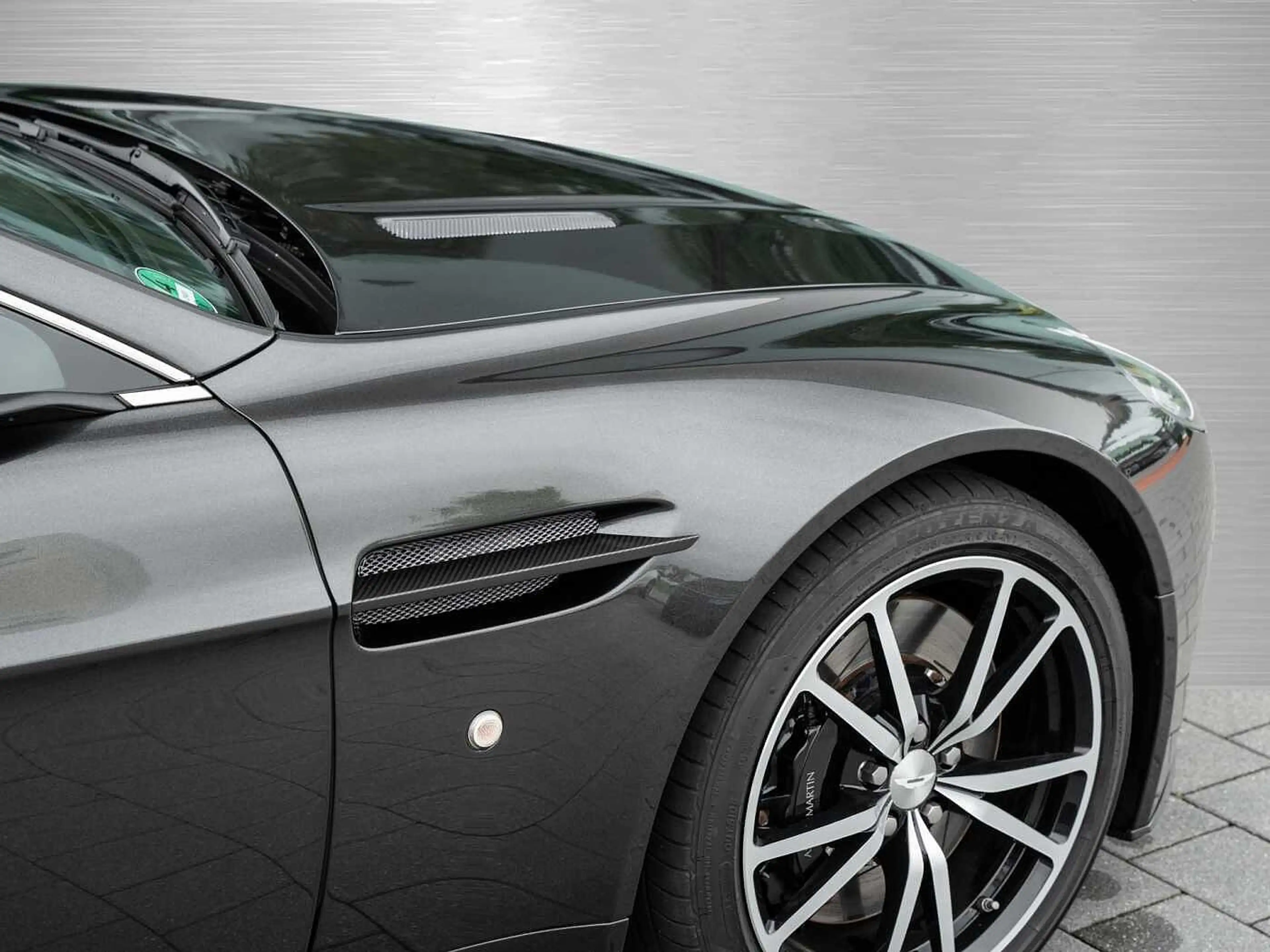 Aston Martin V8 Vantage SP10 Roadster Sportshift — photo 9