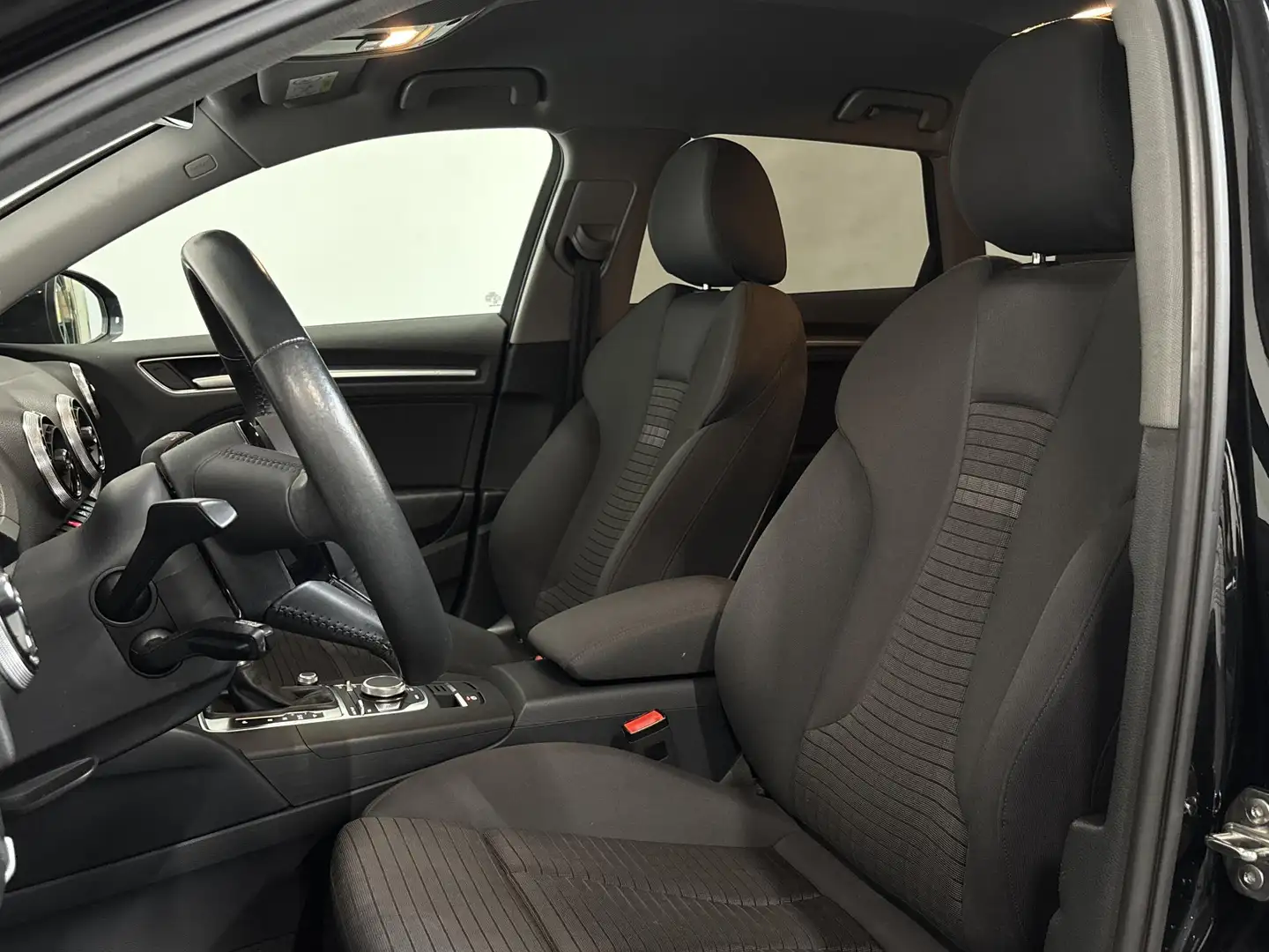 Audi A3 Sportback 35 TFSI CoD Design Pro Line Plus Automaa Schwarz - 2