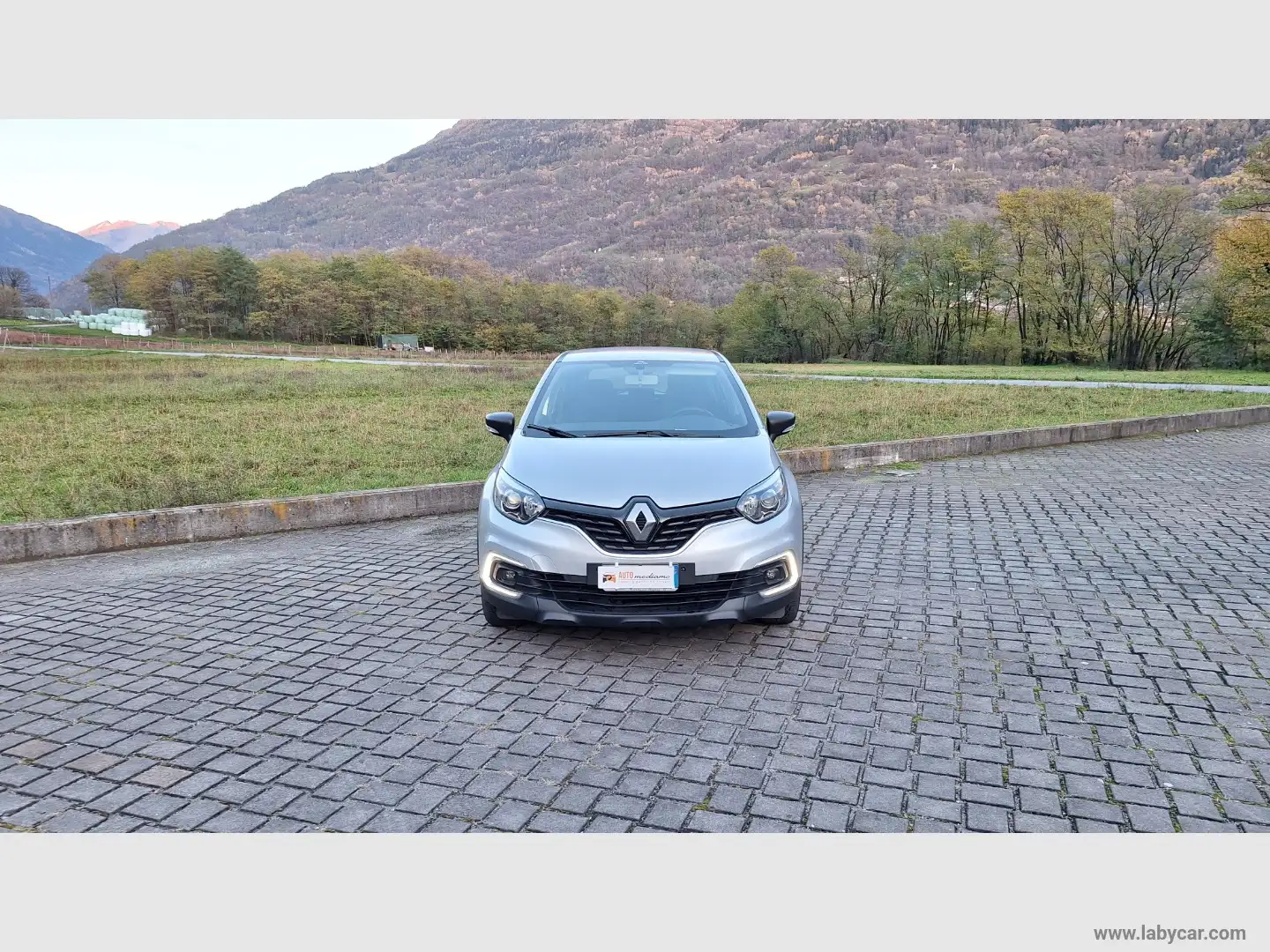 Renault Captur TCe 12V 90 CV Business NEOPATENTATI Gris - 2
