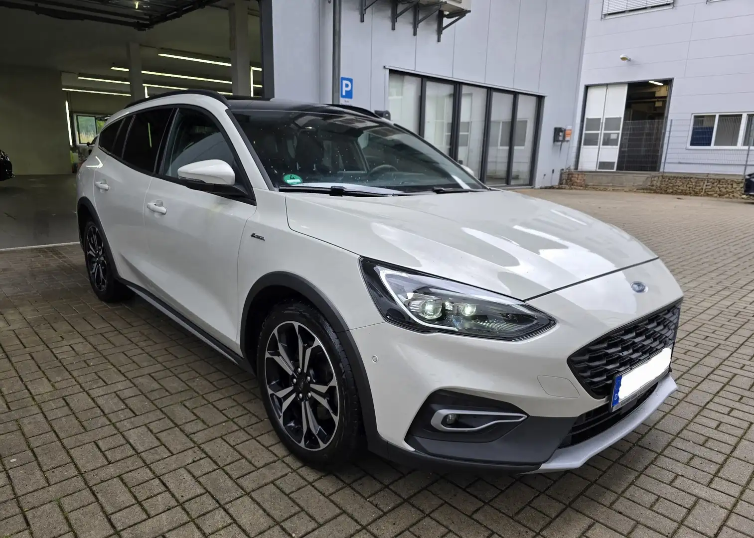 Ford Focus Turnier Active 1.5 EcoBoost - AHK, Standheizung Weiß - 1