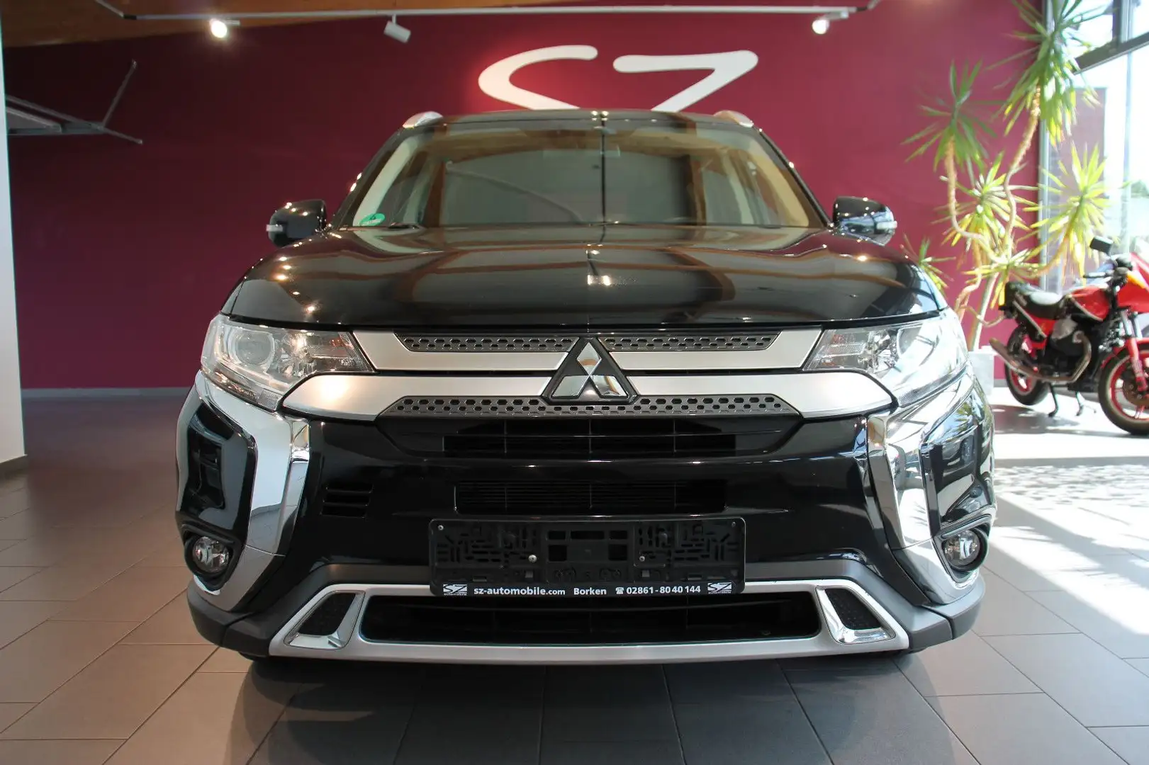Mitsubishi Outlander Diamant Edition 2WD AHK Navi DAB SHZ Schwarz - 2