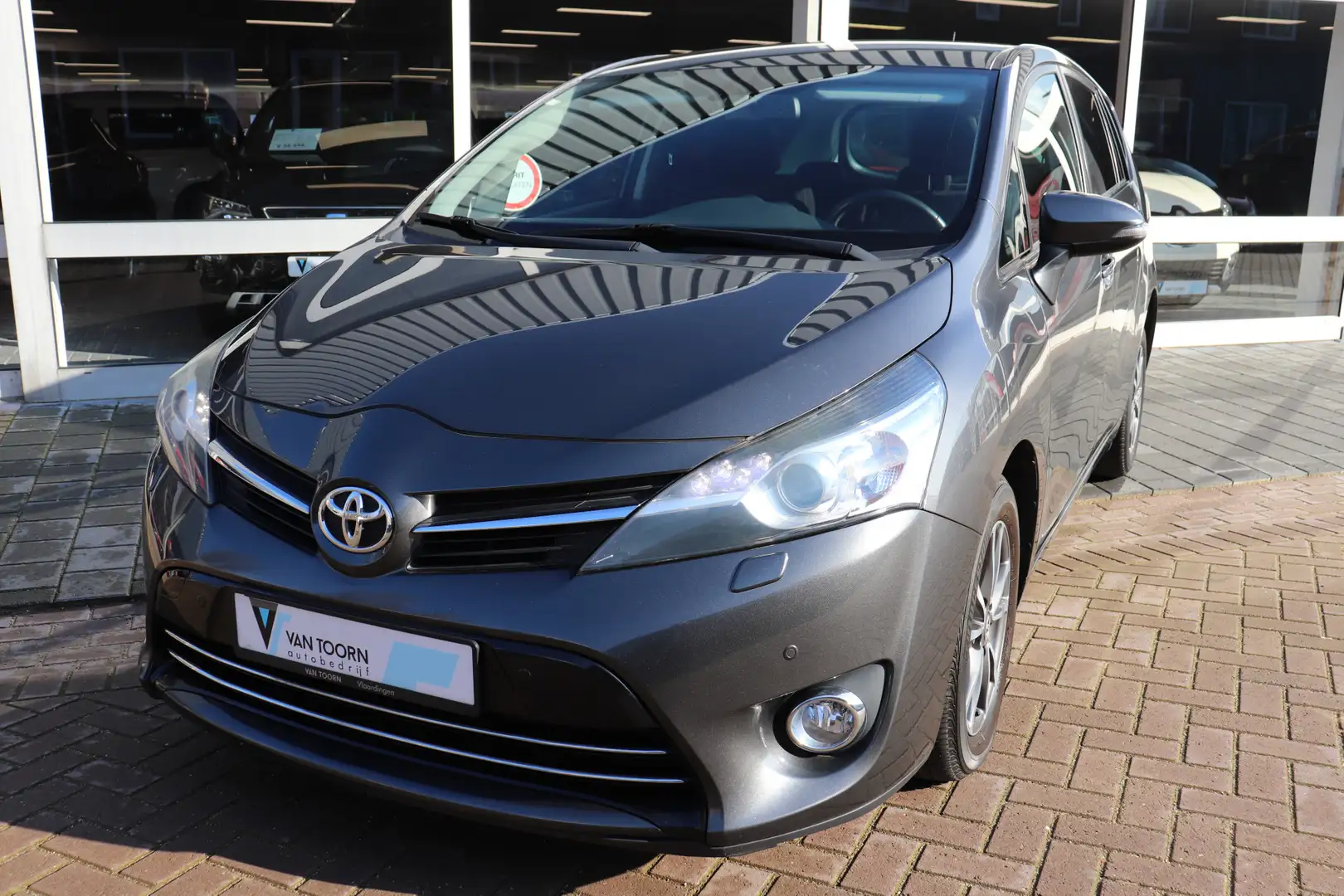 Toyota Verso 1.8 VVT-i Aspiration automaat. Trekhaak Grigio - 2