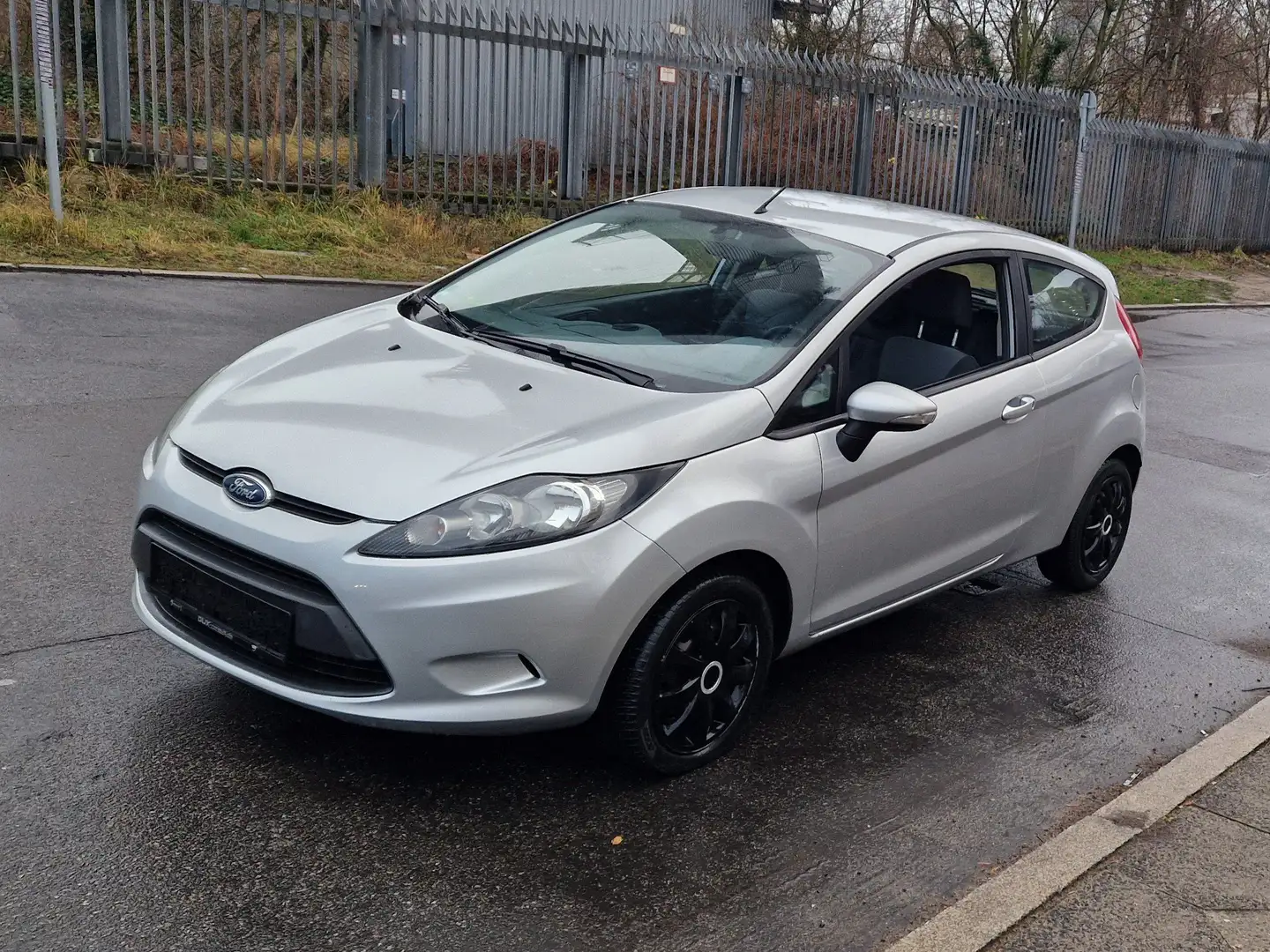 Ford Fiesta TUV UND ASU NEU-IDEAL FÜR ANFÄNGER Plateado - 1