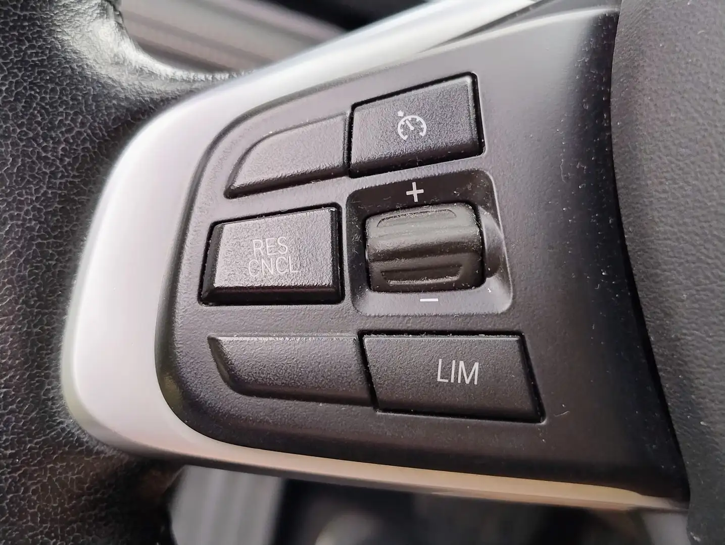 BMW 218 218dA Active Tourer Business - 1