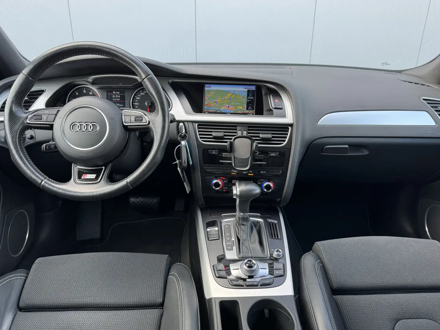 Audi A4 Avant 1.8 TFSI S Edition Automaat S-Line/Navigatie Grijs - 2