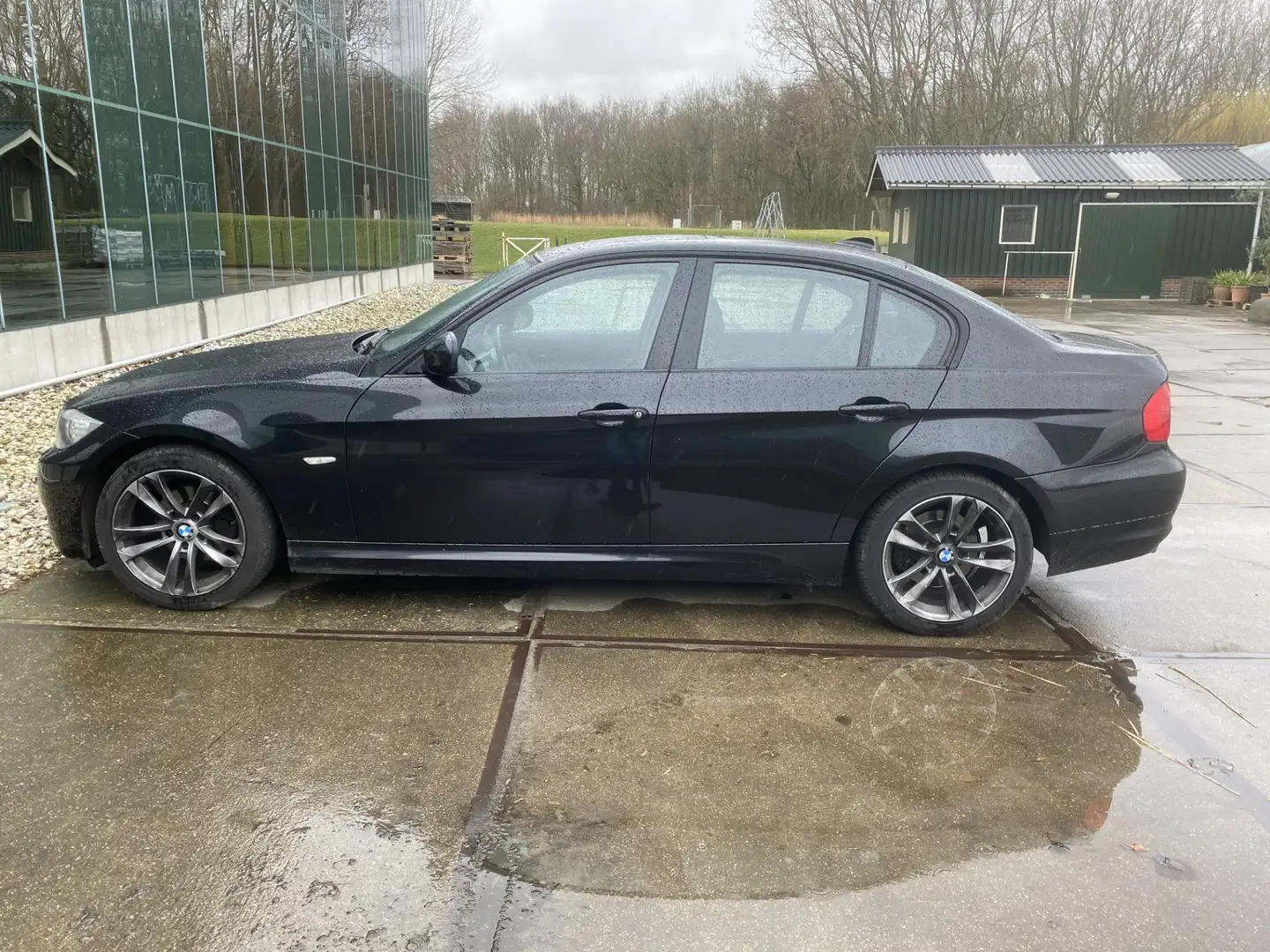 BMW 318 318i High Executive Automaat Zwart - 2