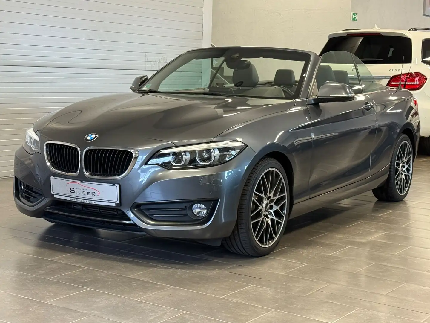 BMW 218 i Advantage Keyless/LED/Vollleder/Harman Grijs - 1