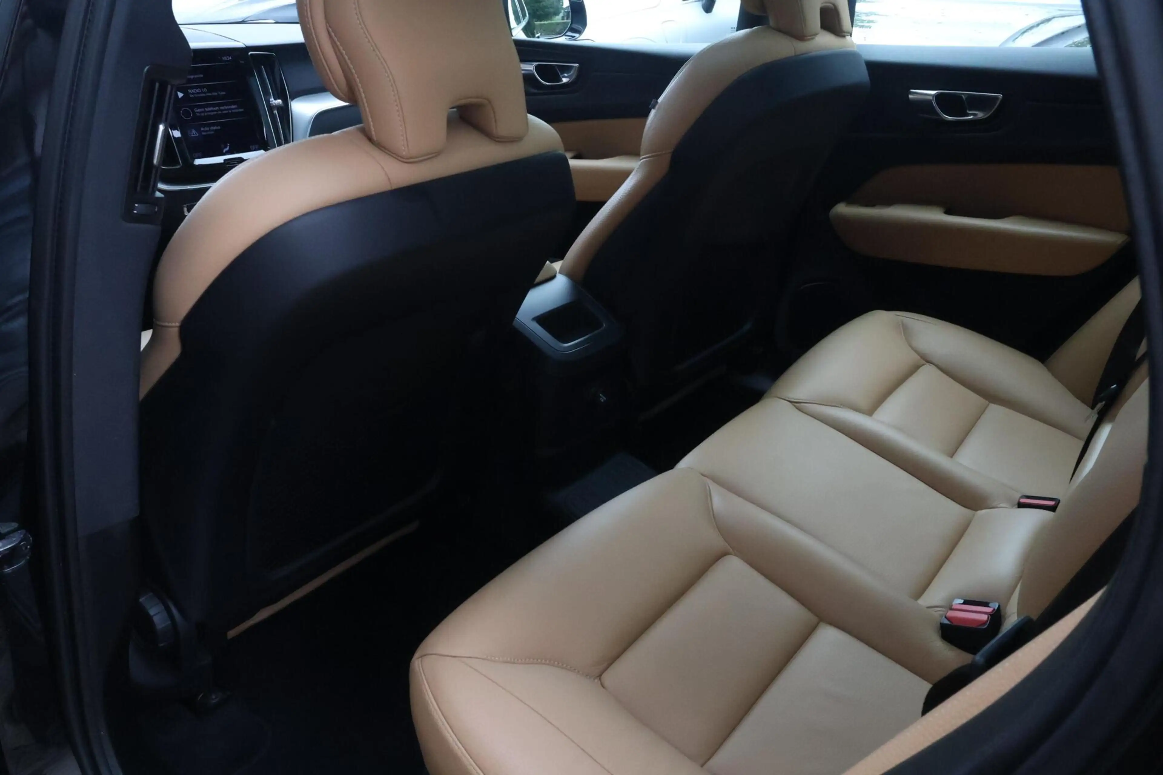 Volvo XC60 T8 Recharge AWD Momentum | Leder | Panoramadak | P — photo 13