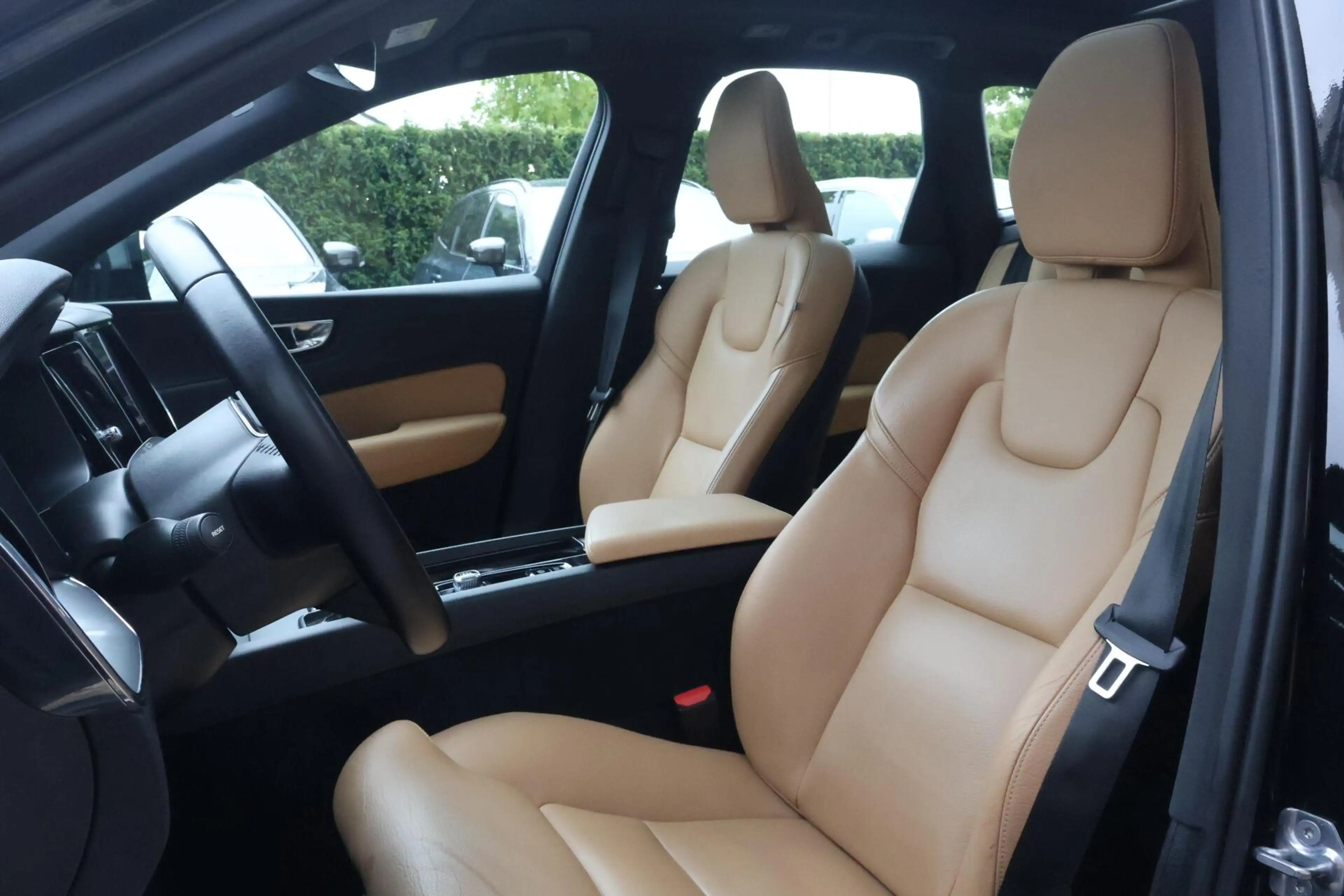 Volvo XC60 T8 Recharge AWD Momentum | Leder | Panoramadak | P — photo 10