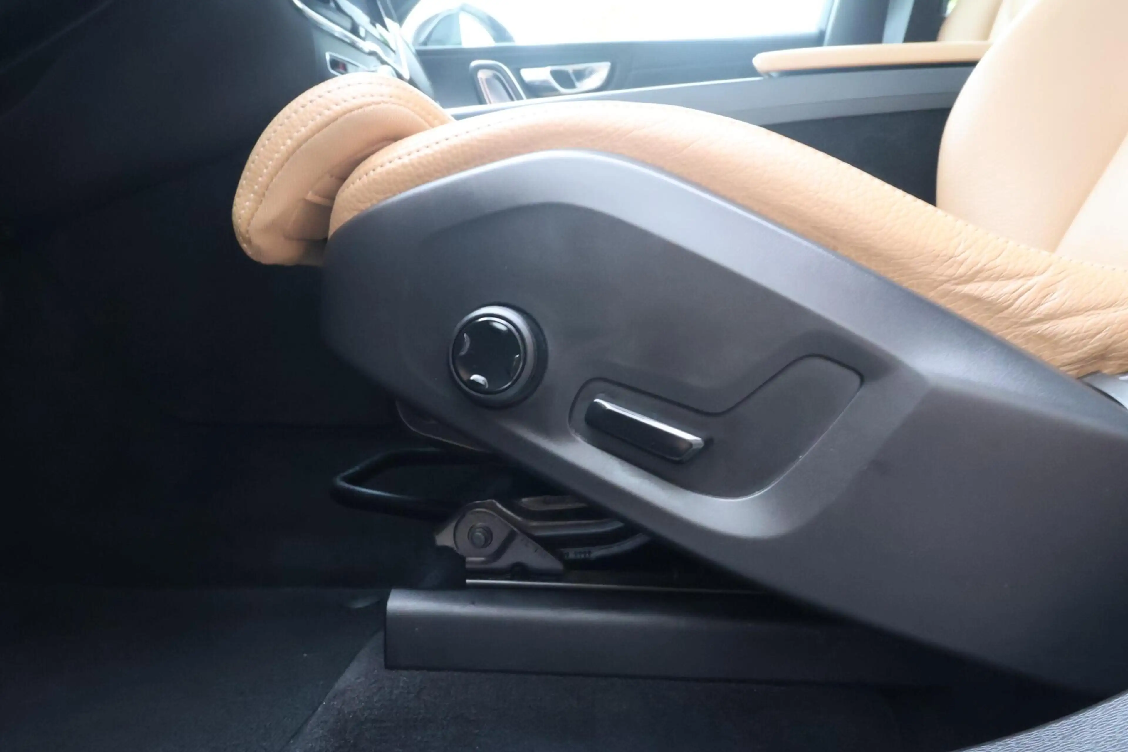 Volvo XC60 T8 Recharge AWD Momentum | Leder | Panoramadak | P — photo 11
