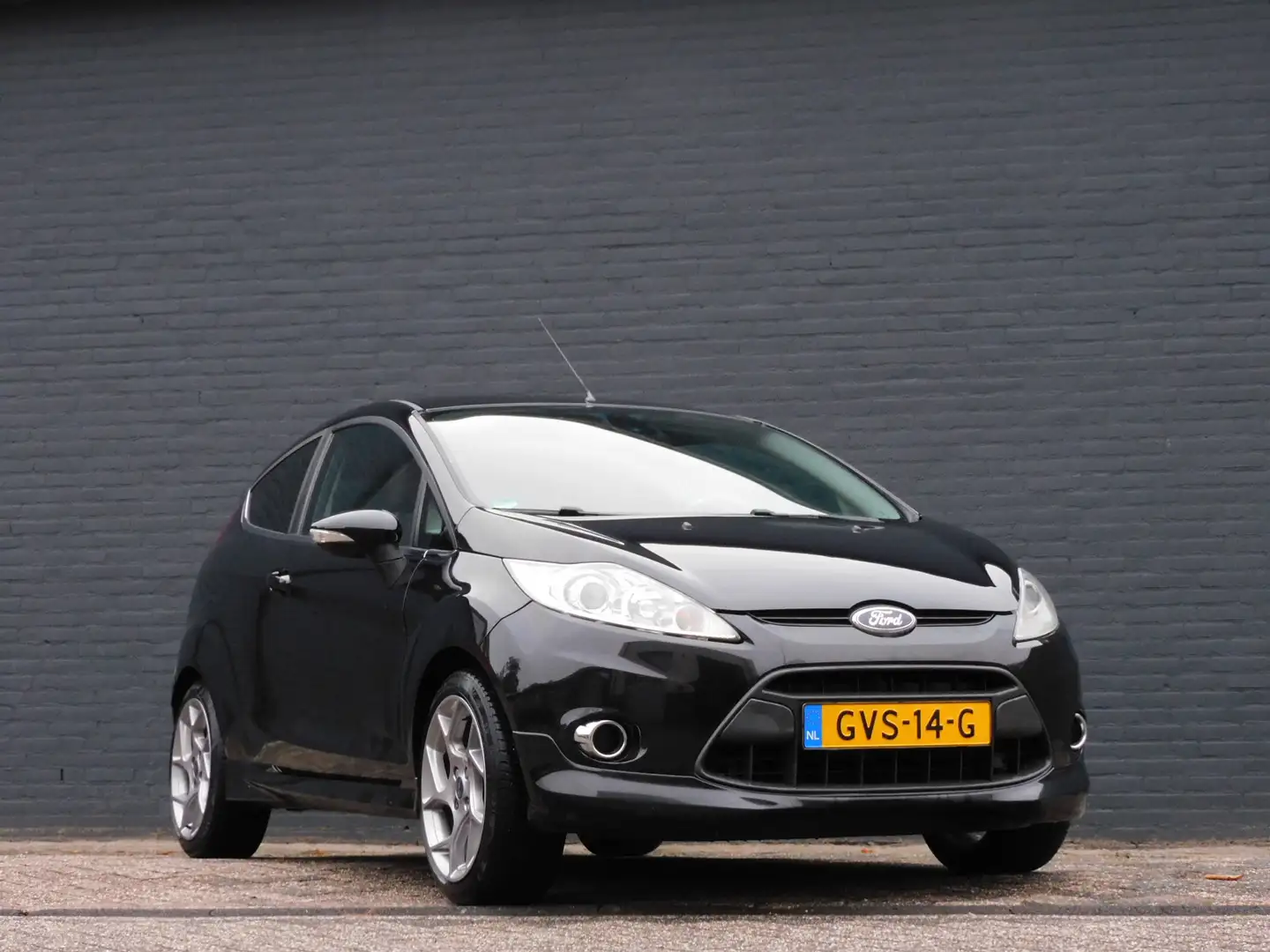 Ford Fiesta 1.6 Ghia LEER! BLUETOOTH! STOELVERW! CLIMA! LM VEL Schwarz - 2