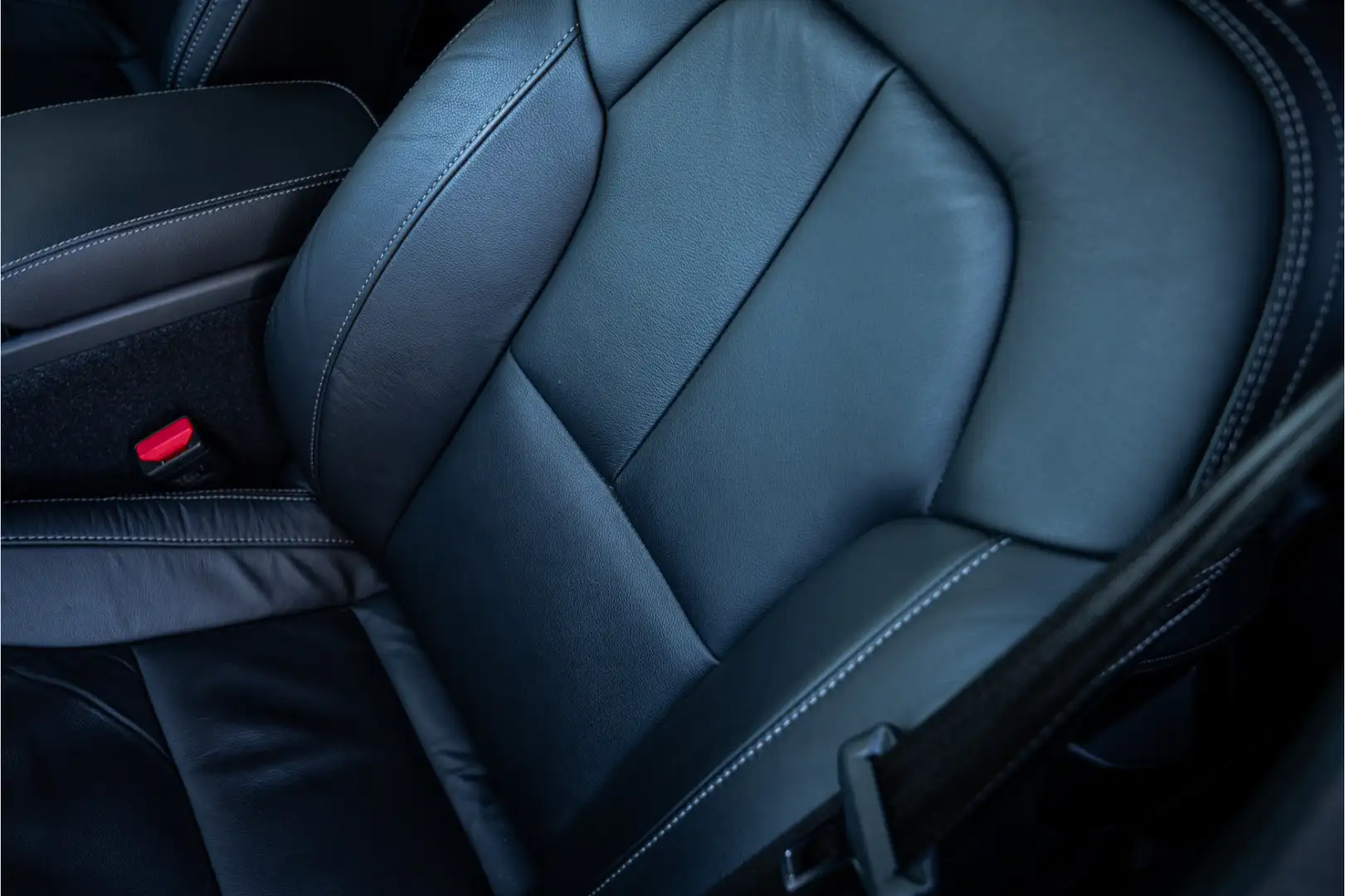 Volvo XC40 T5 AWD Intro Edition **Panoramadak**LEDER**Trekhaa Zwart - 2