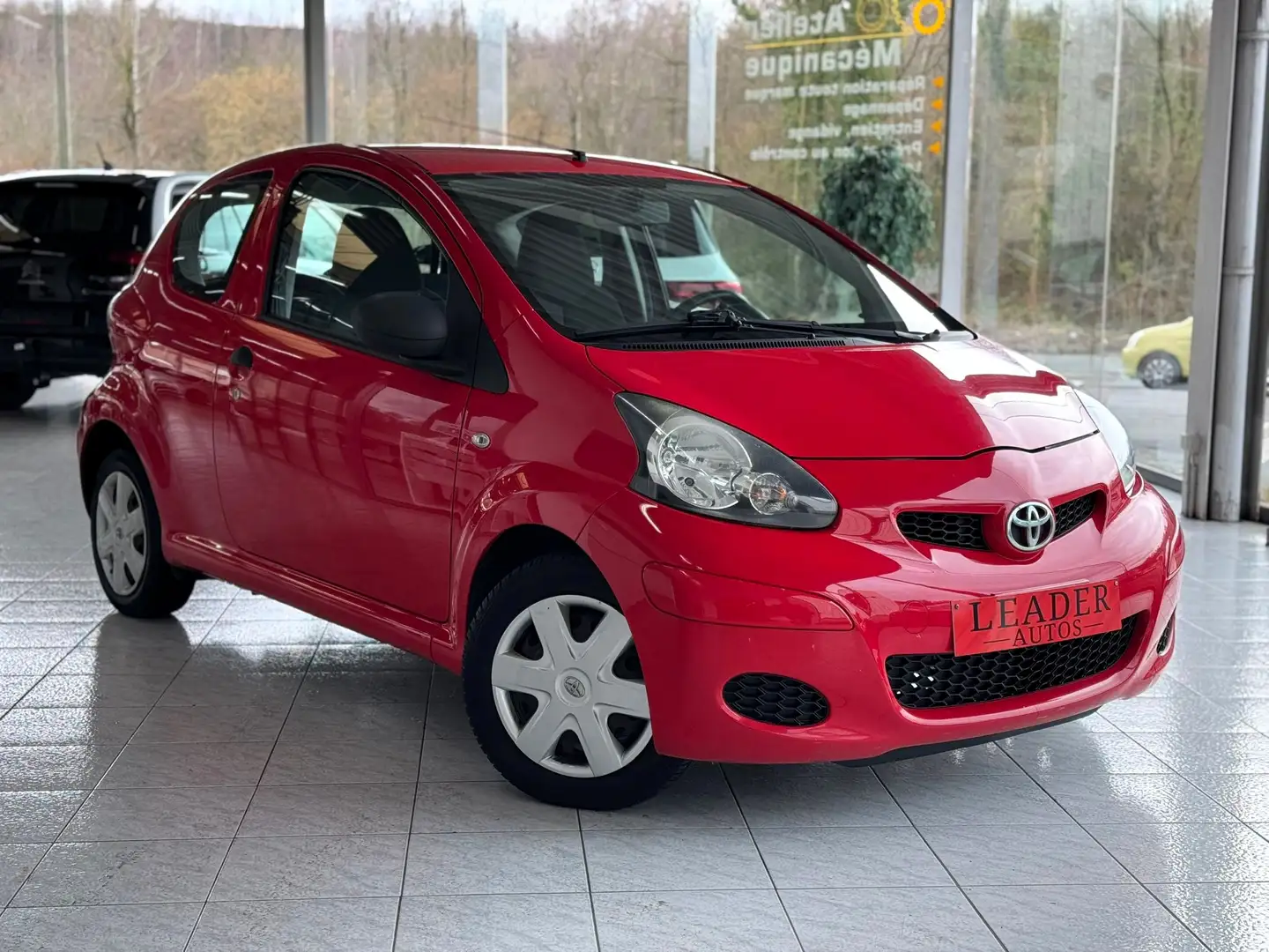 Toyota Aygo 🟩1.0 ESSENCE 68CV Rot - 1
