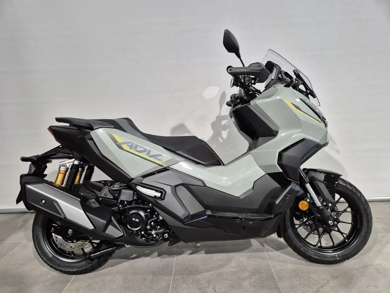 Honda ADV 350
