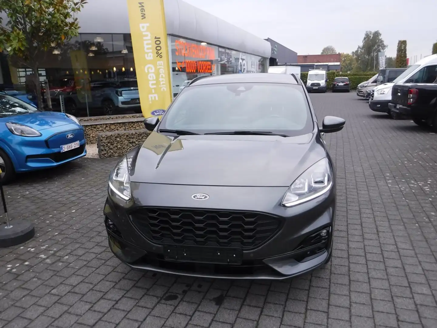 Ford Kuga St-Line Grau - 2