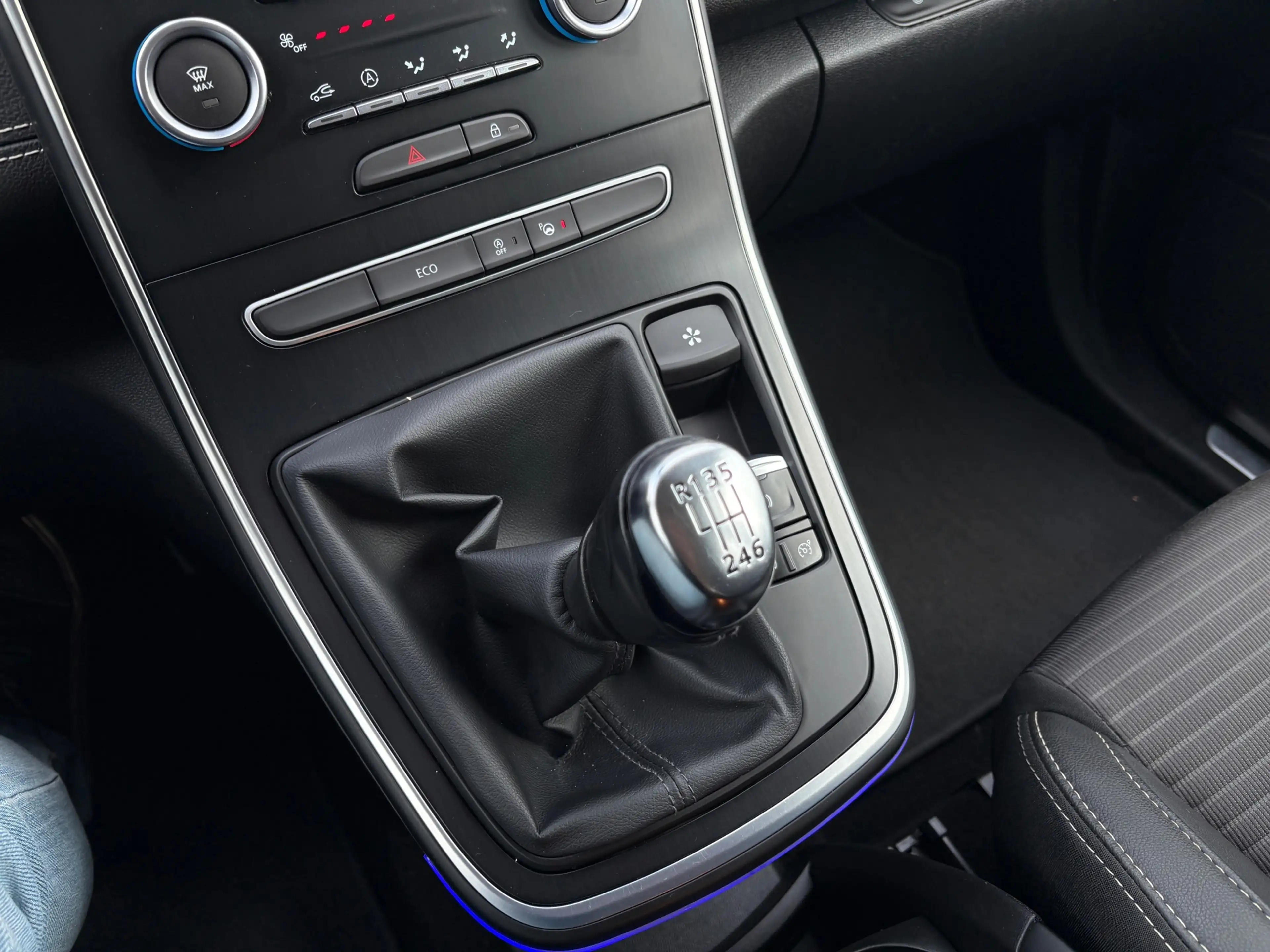 Renault Grand Scenic 1.2 TCe Intens 7p. Ambiente, Keyless, Vol! — photo 16