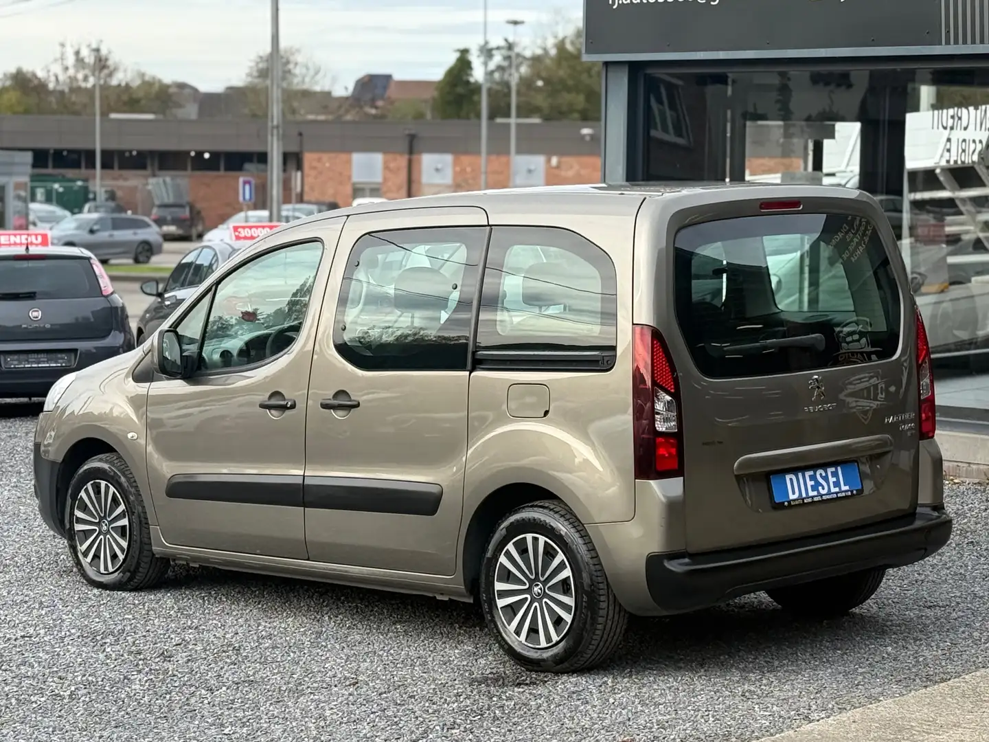 Peugeot Partner Partner Tepee 2014 / monospace / Automatique Beige - 2